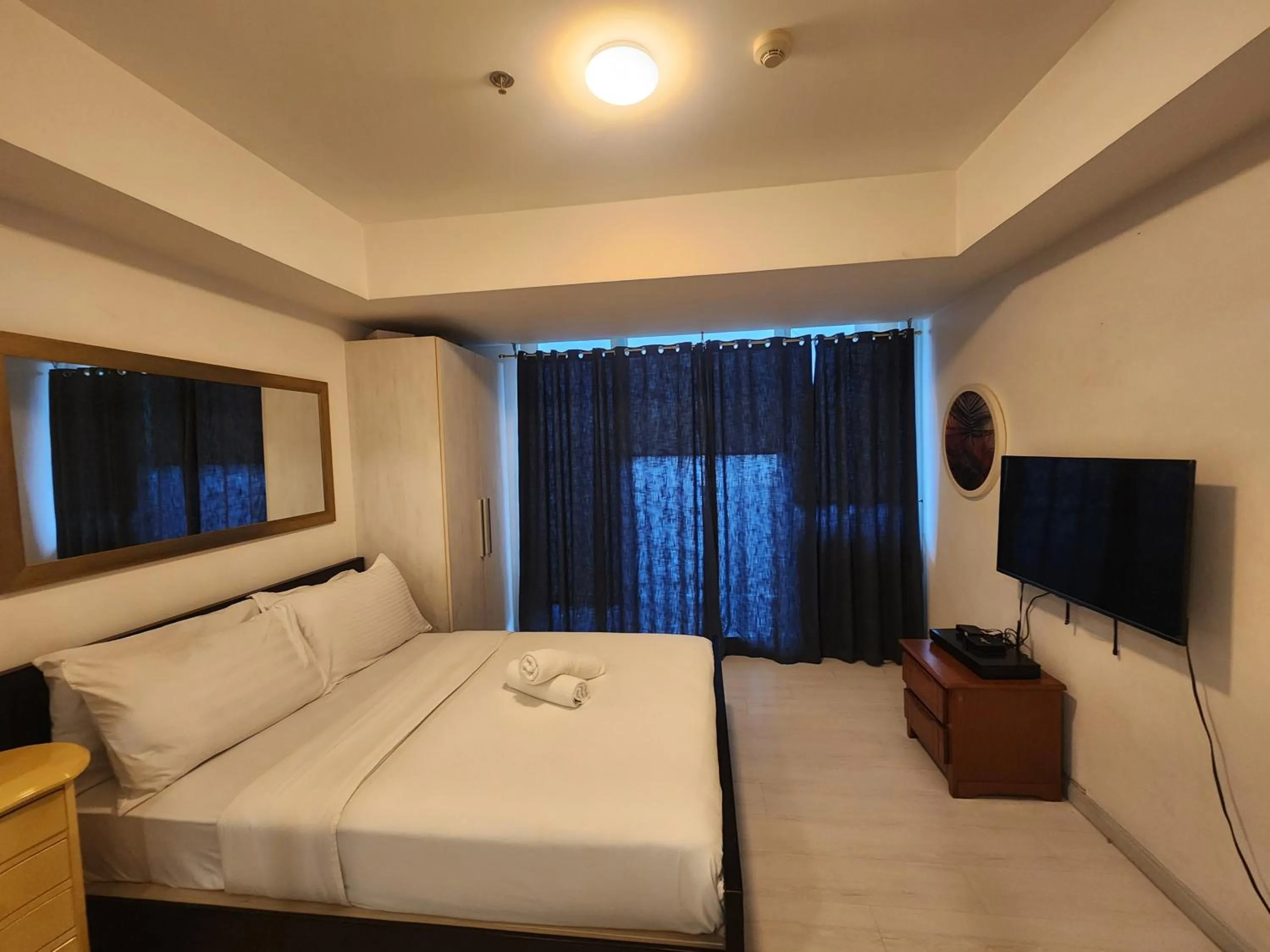Bed in Azure Staycation Philippines by AMRS Near Manila International Airport