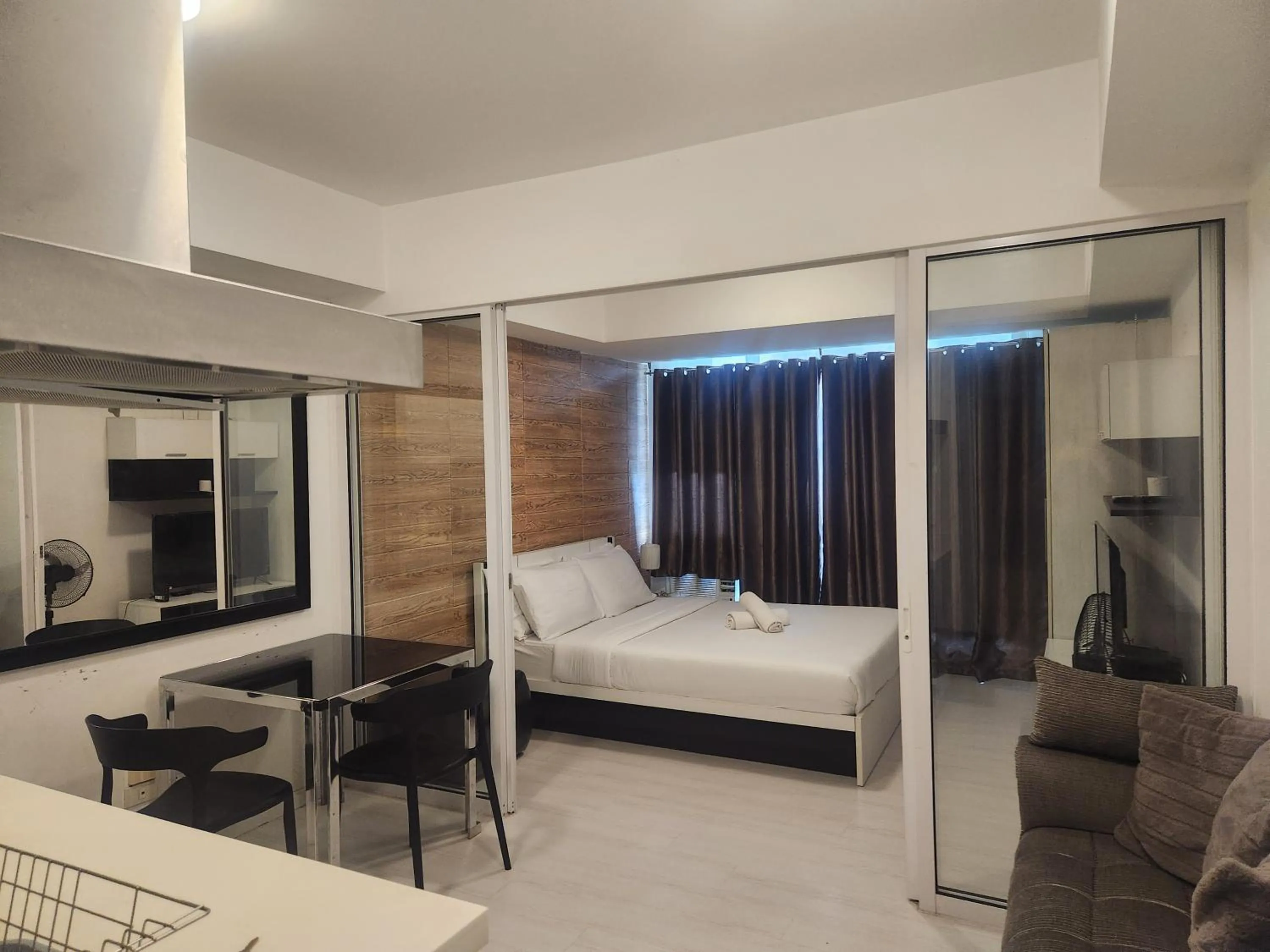 Bed in Azure Staycation Philippines by AMRS Near Manila International Airport