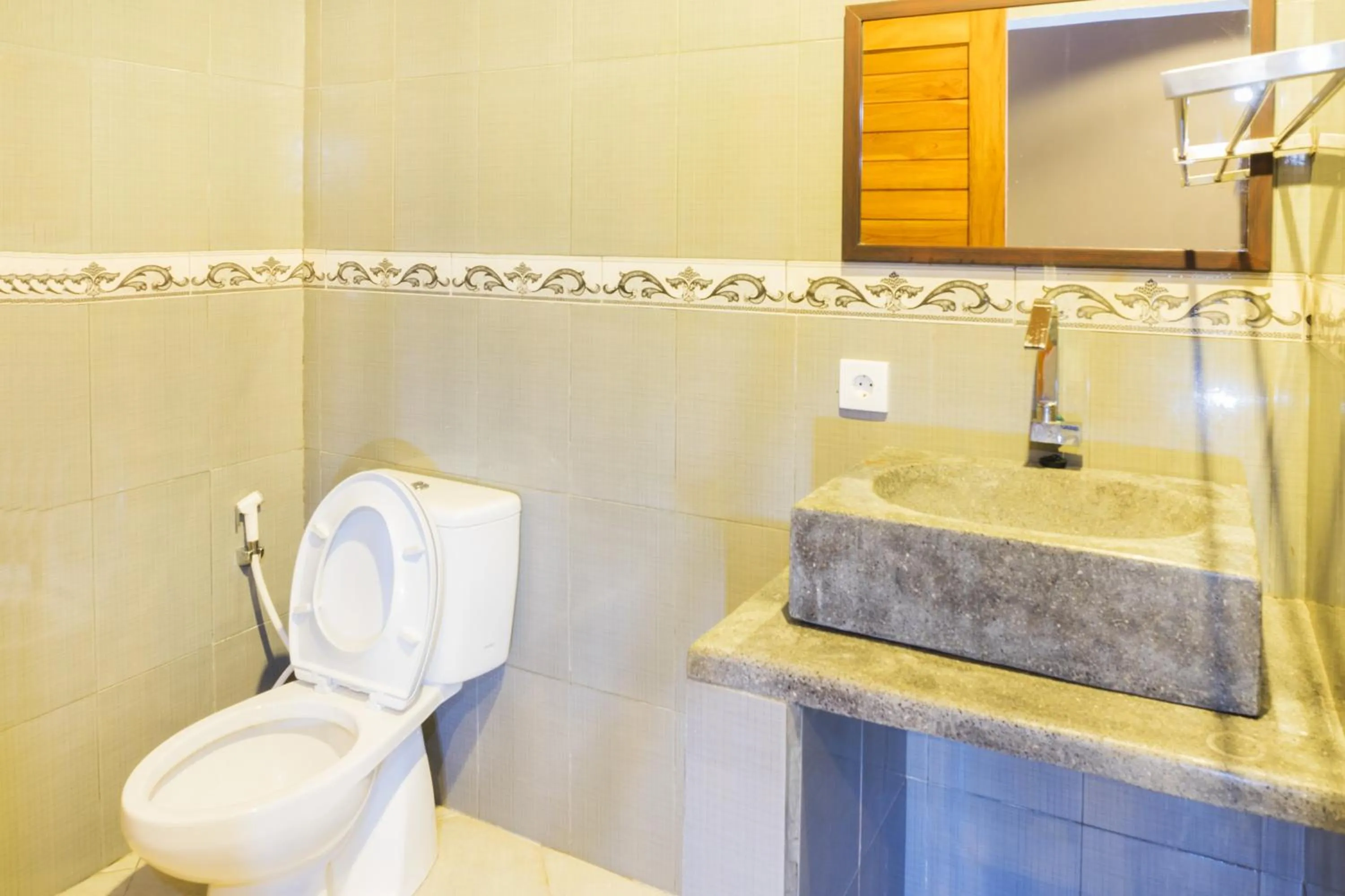 Shower in Kawans Inn Lembongan