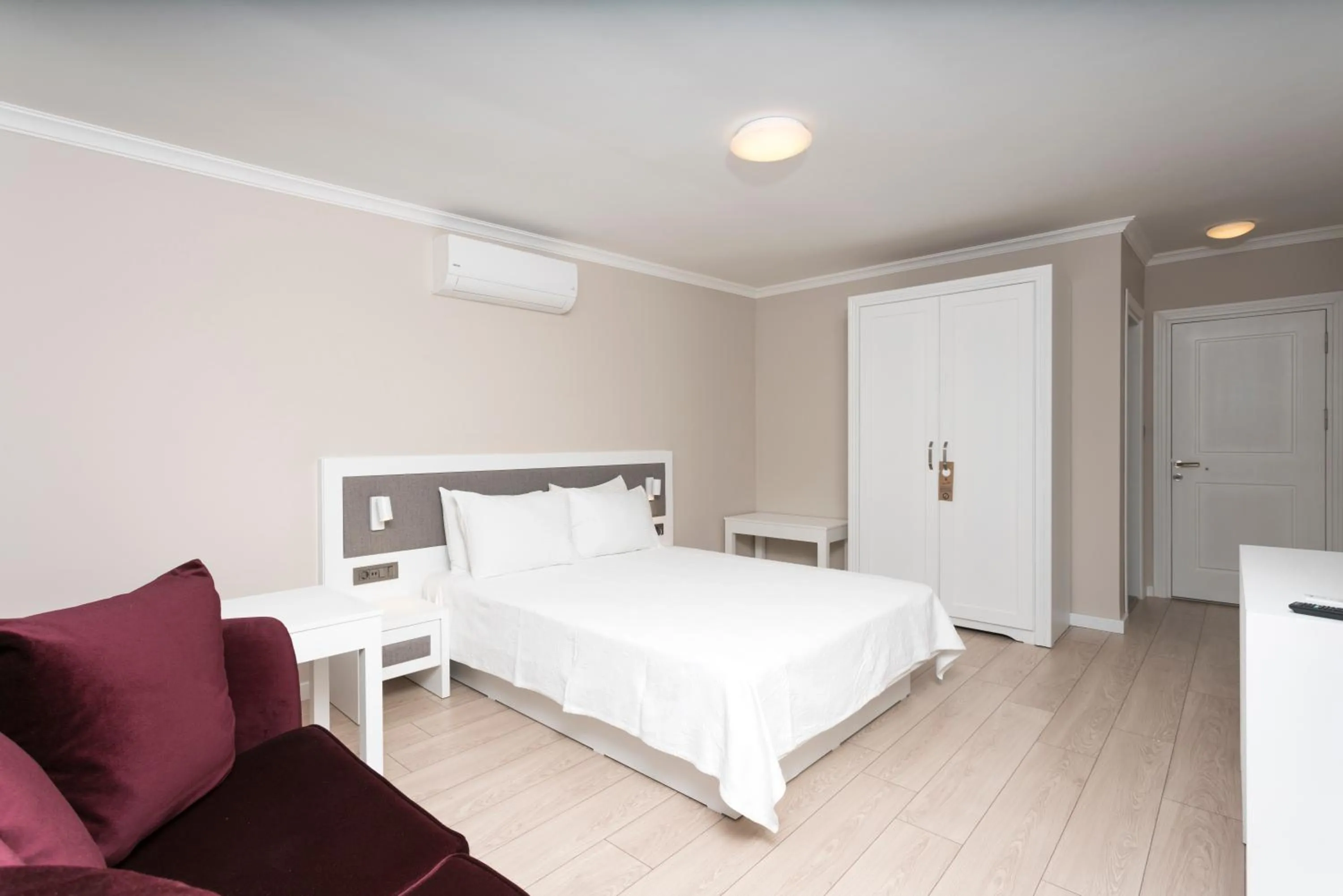 Bed in Bay Nihat Otel Lale