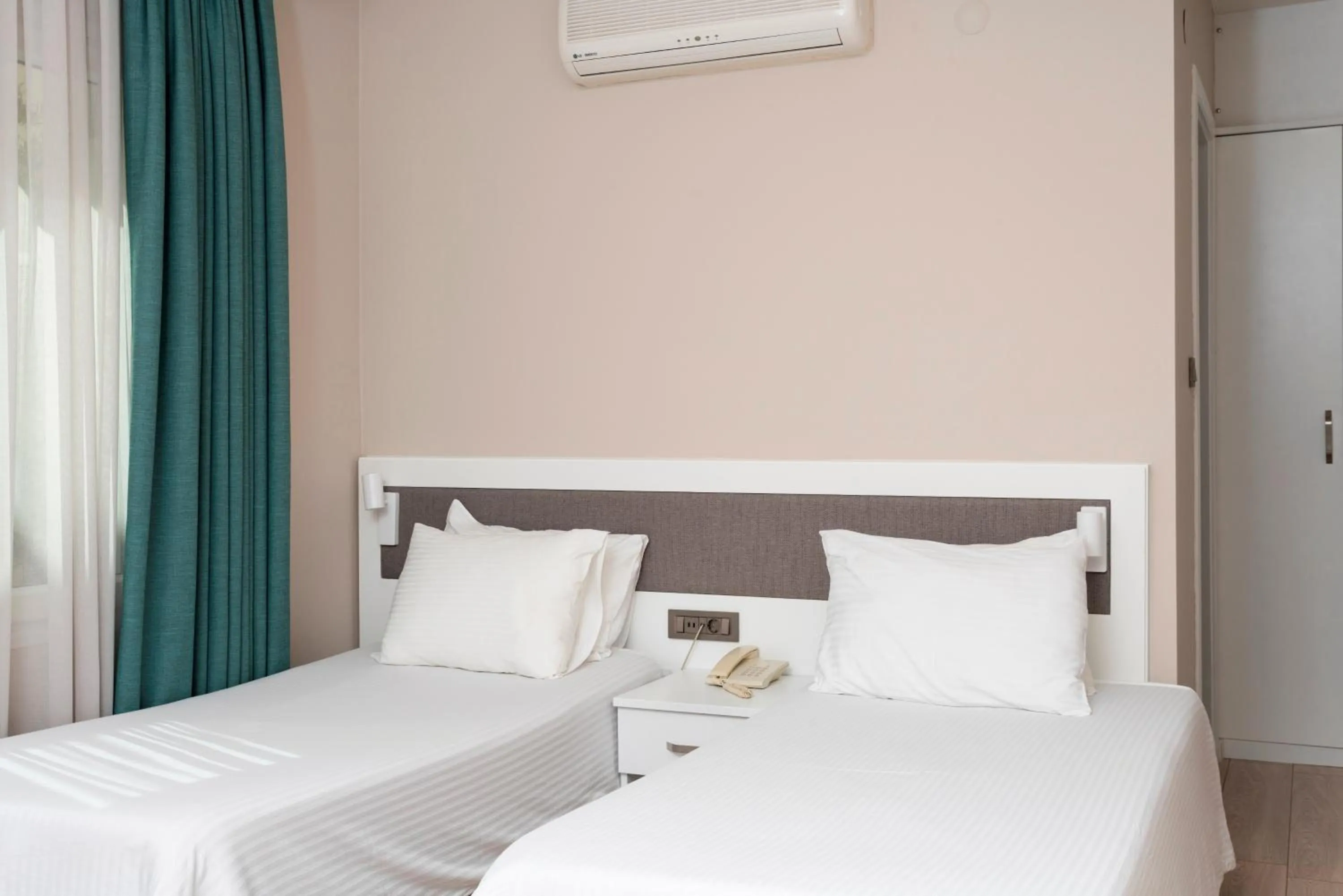 Bed in Bay Nihat Otel Lale