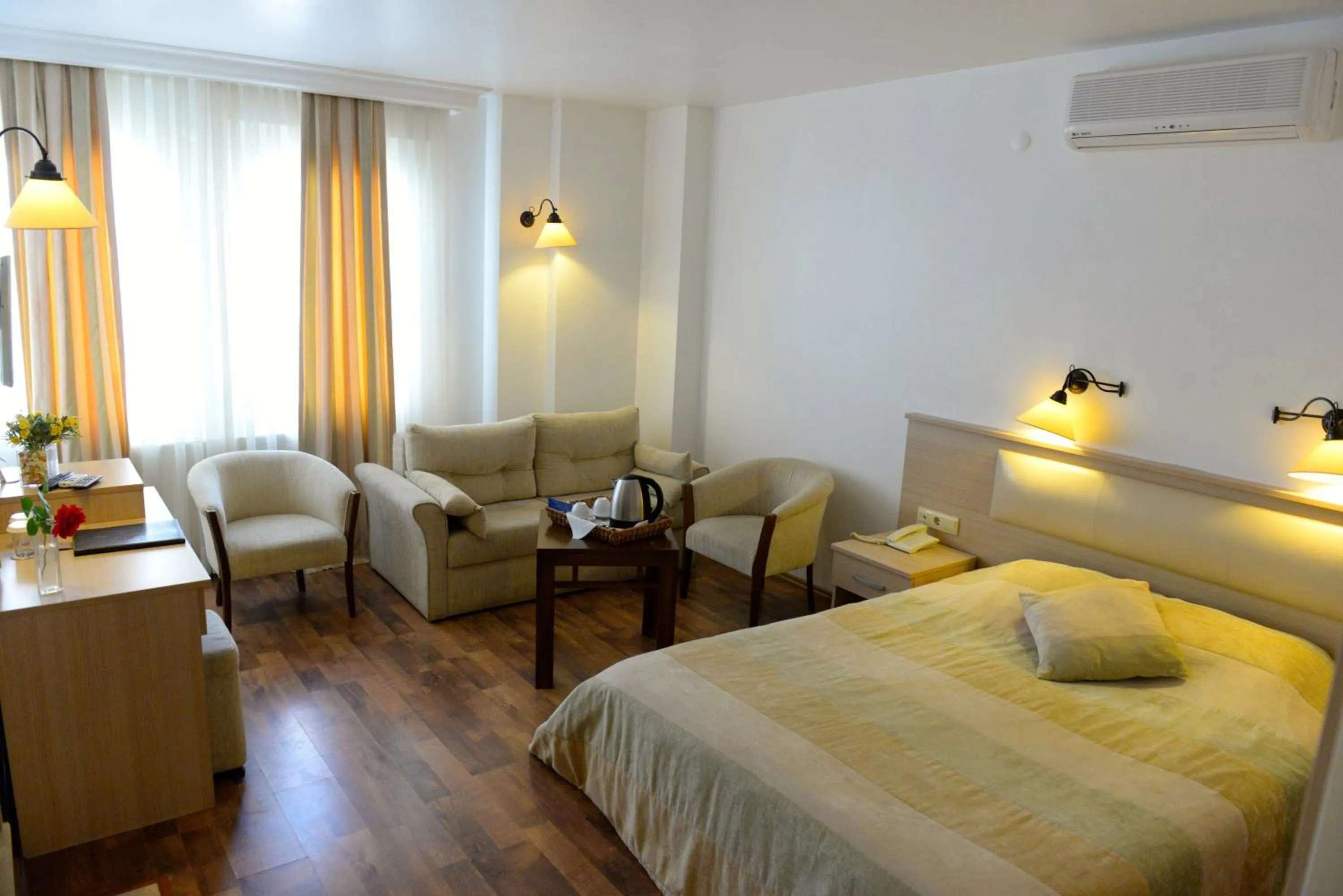 Bed in Bay Nihat Otel Lale