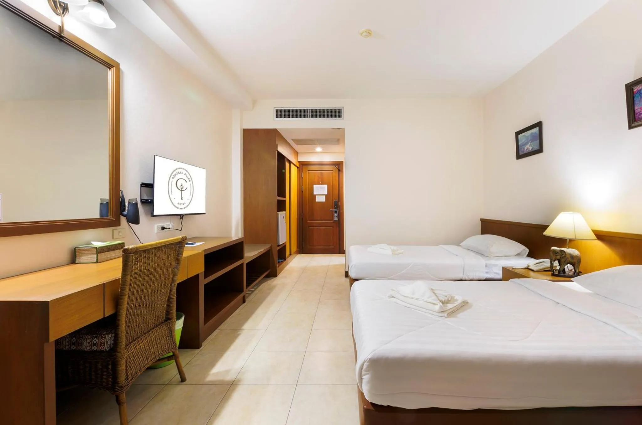 TV and multimedia, Bed in Central Place Hotel