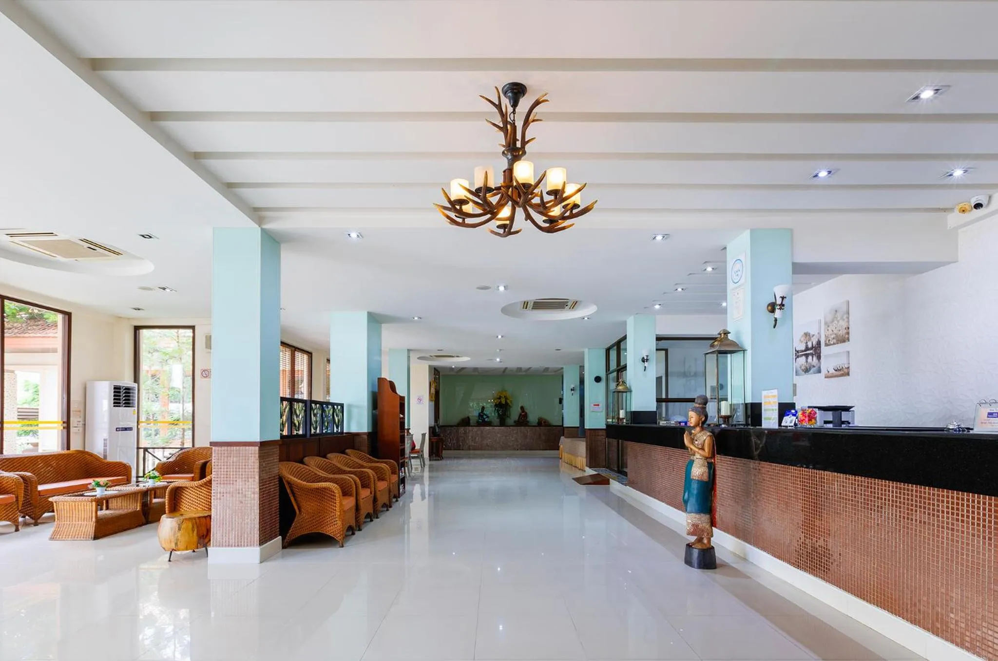 Lobby or reception in Central Place Hotel