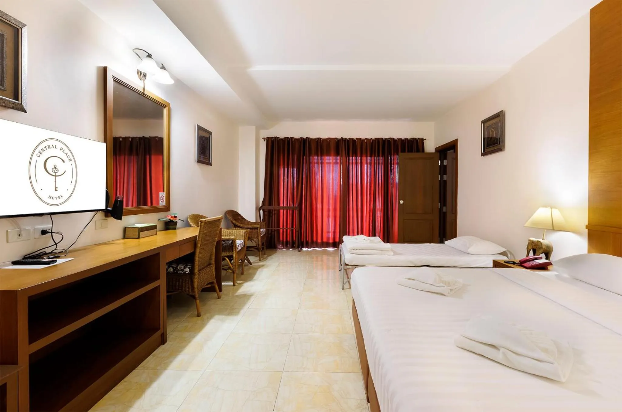 TV and multimedia, Bed in Central Place Hotel