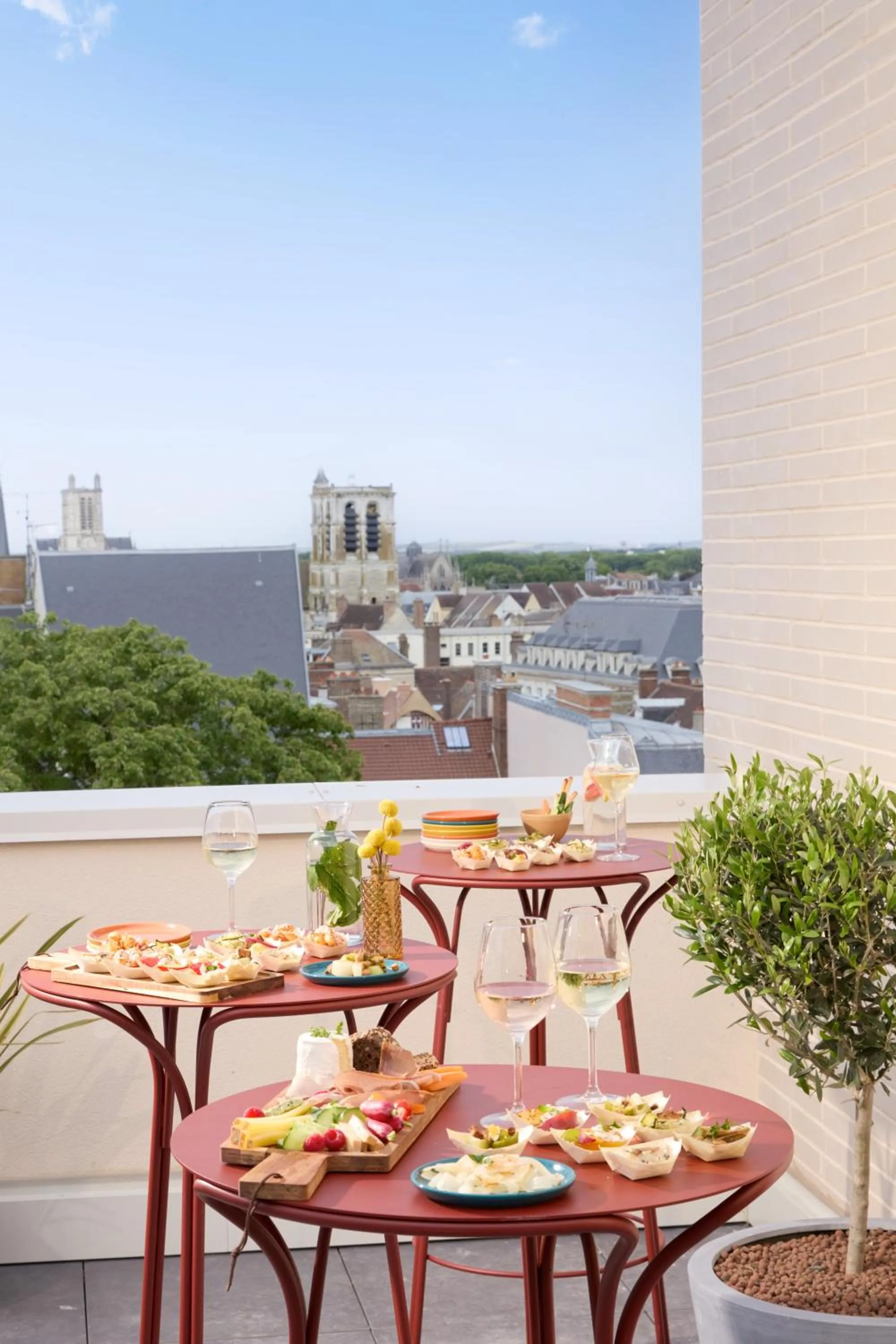 Balcony/Terrace in OKKO Hotels Troyes Centre