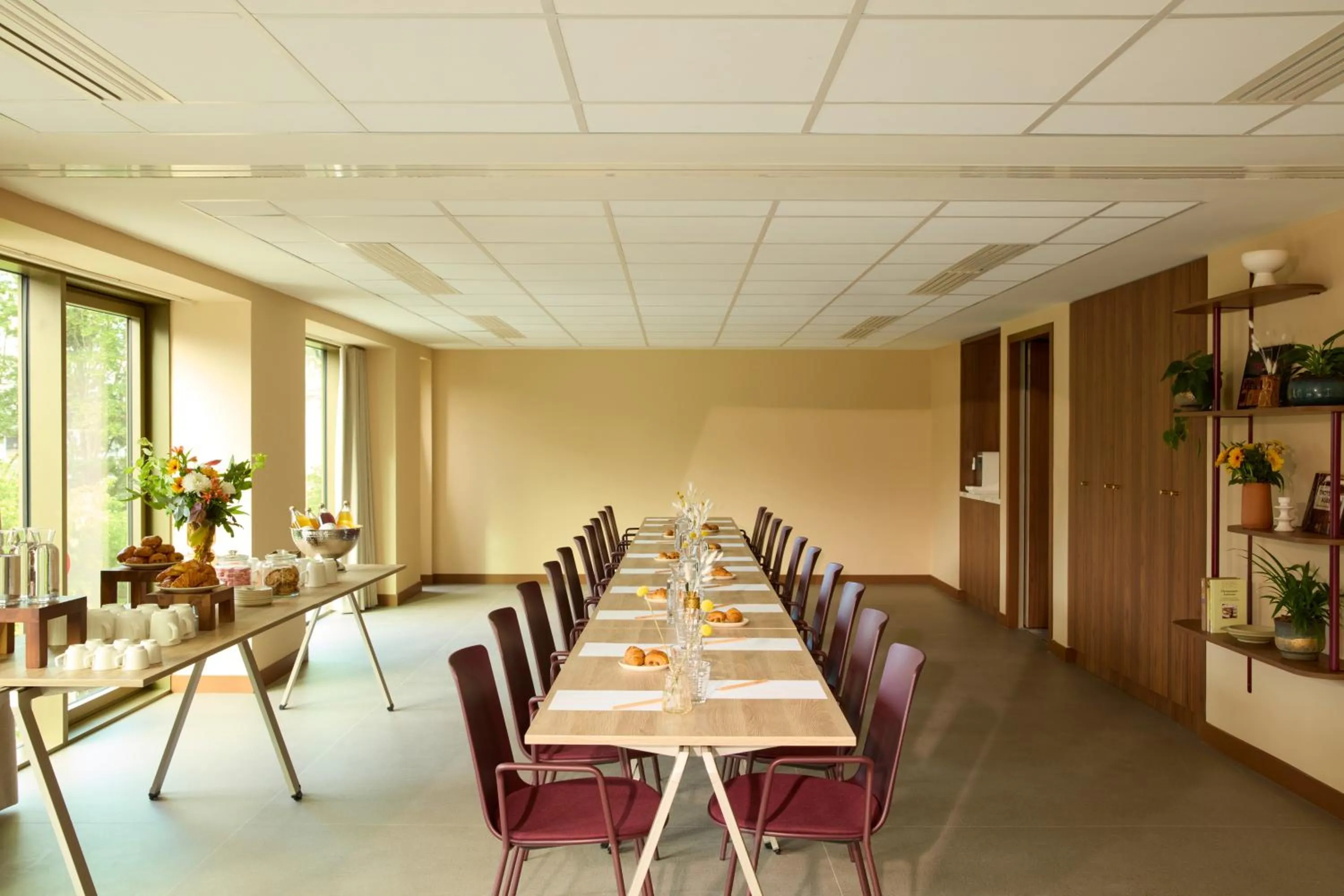 Meeting/conference room in OKKO Hotels Troyes Centre