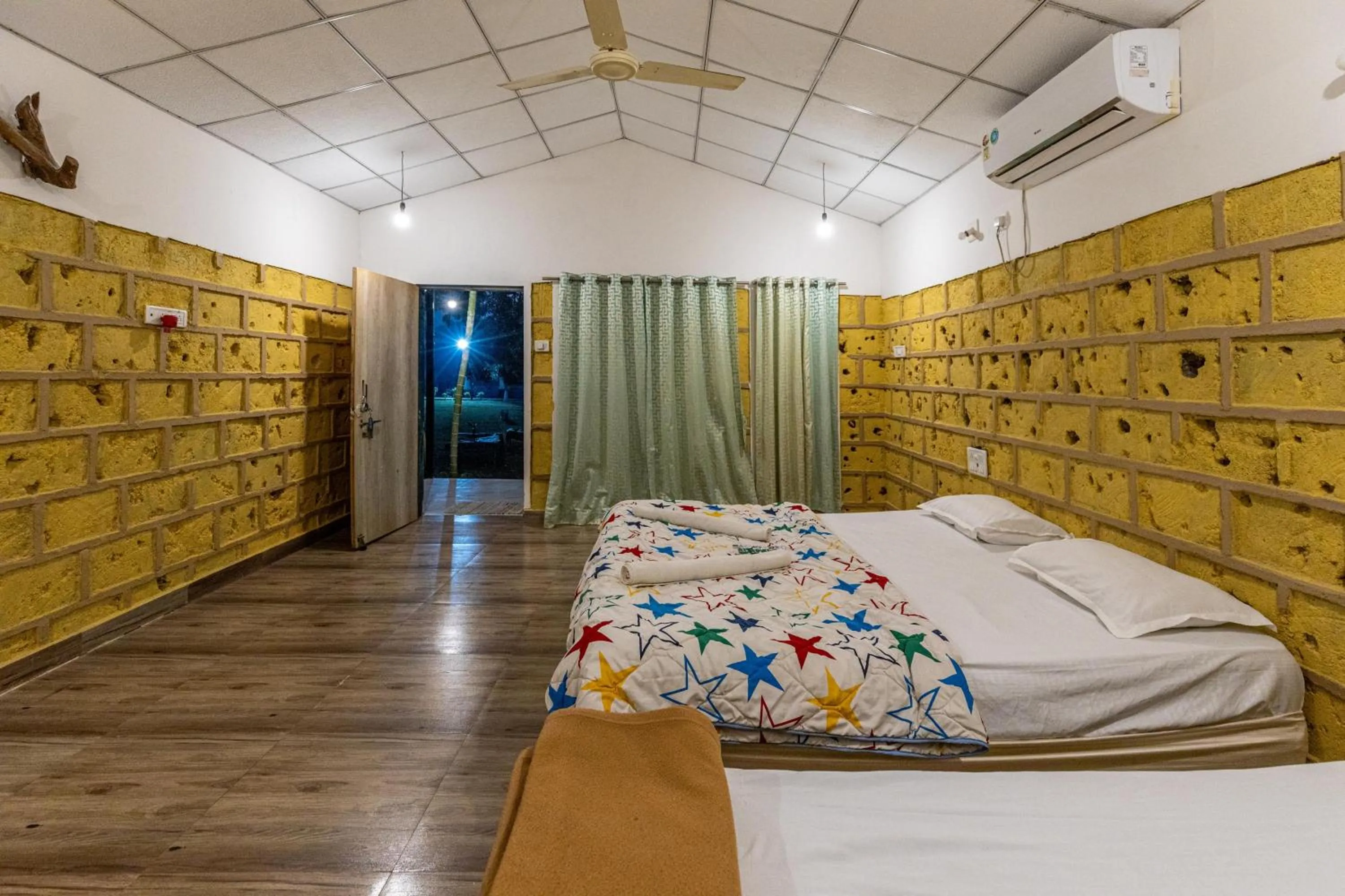 Bedroom, Bed in Gir County Resort