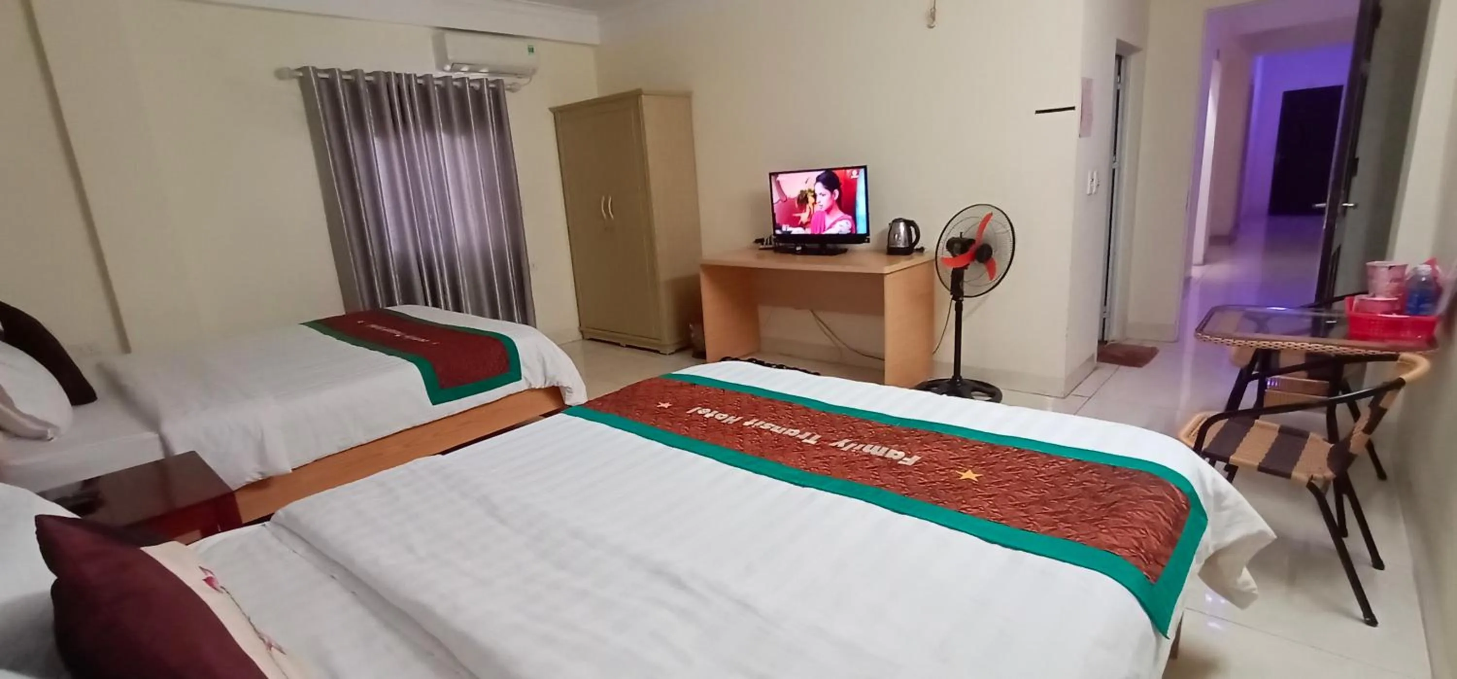 Photo of the whole room, Bed in Family Transit Hotel