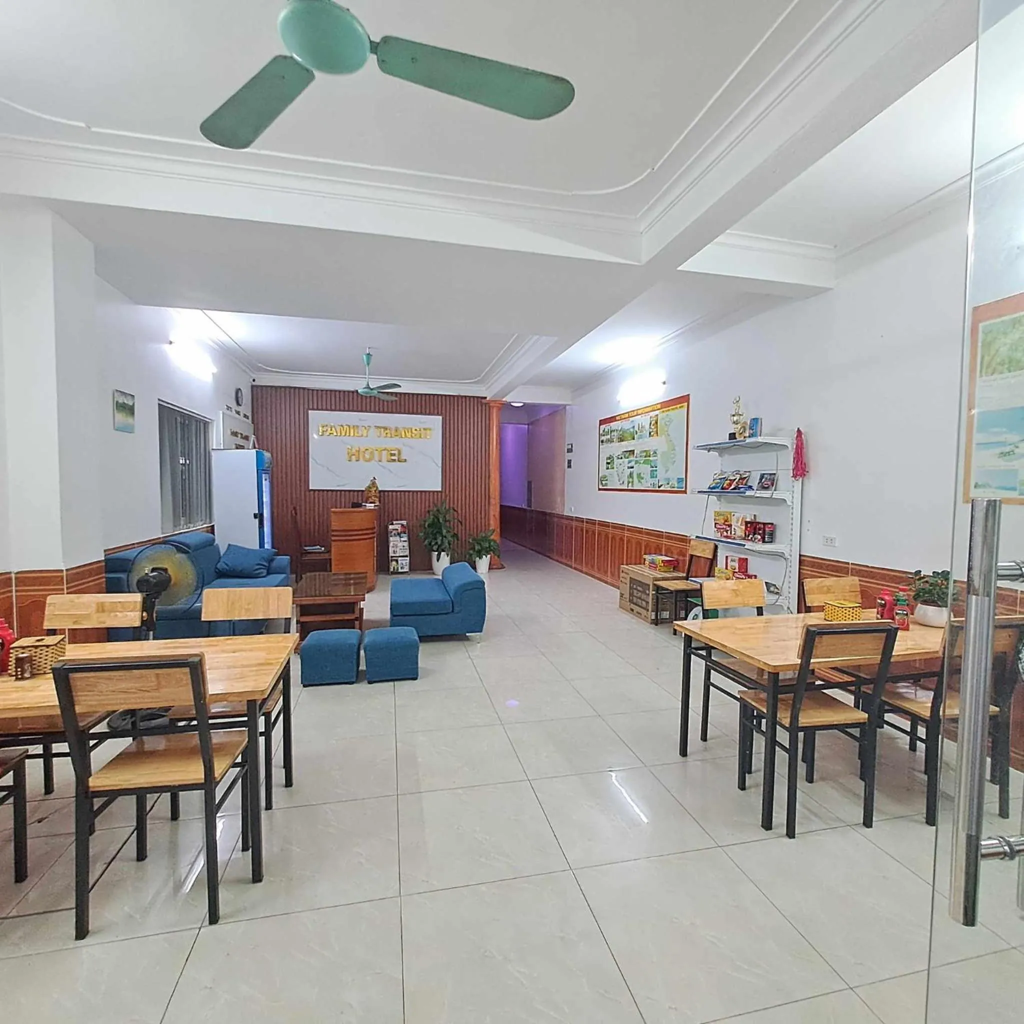 Restaurant/places to eat in Family Transit Hotel