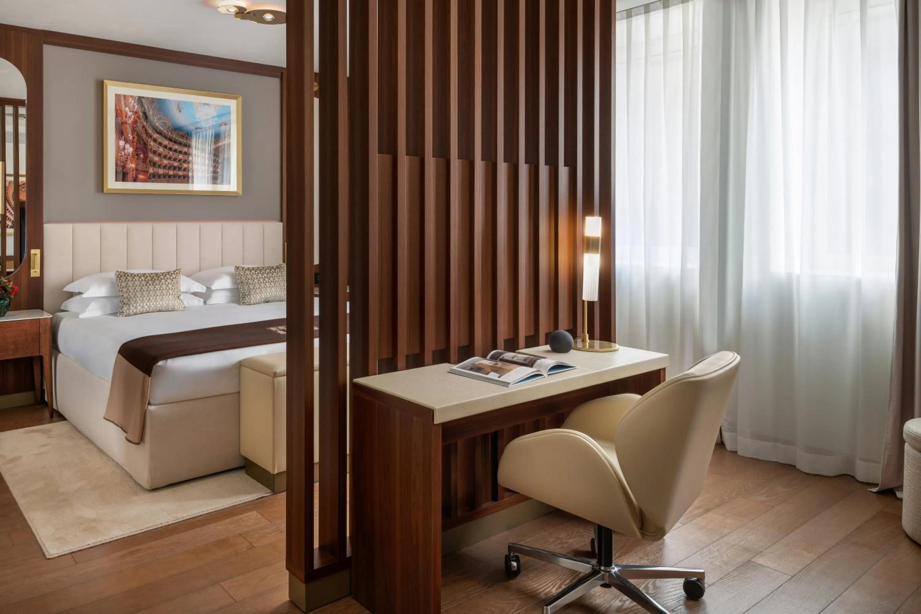 Photo of the whole room, Bed in Teatro Luxury Apartments Firenze - Starhotels Collezione