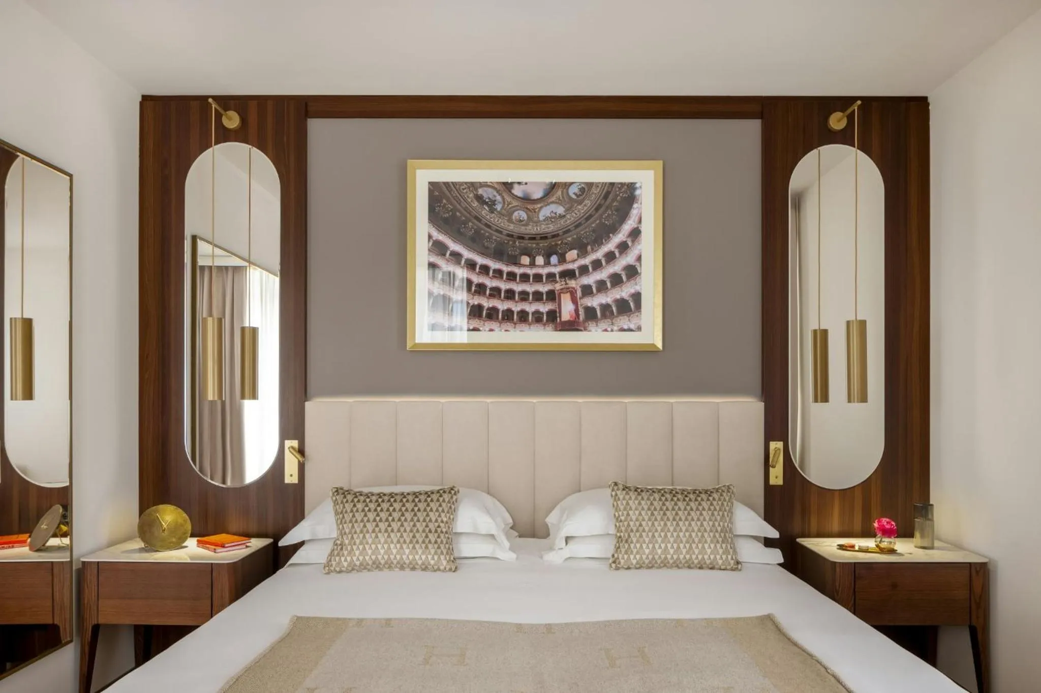 Photo of the whole room, Bed in Teatro Luxury Apartments Firenze - Starhotels Collezione