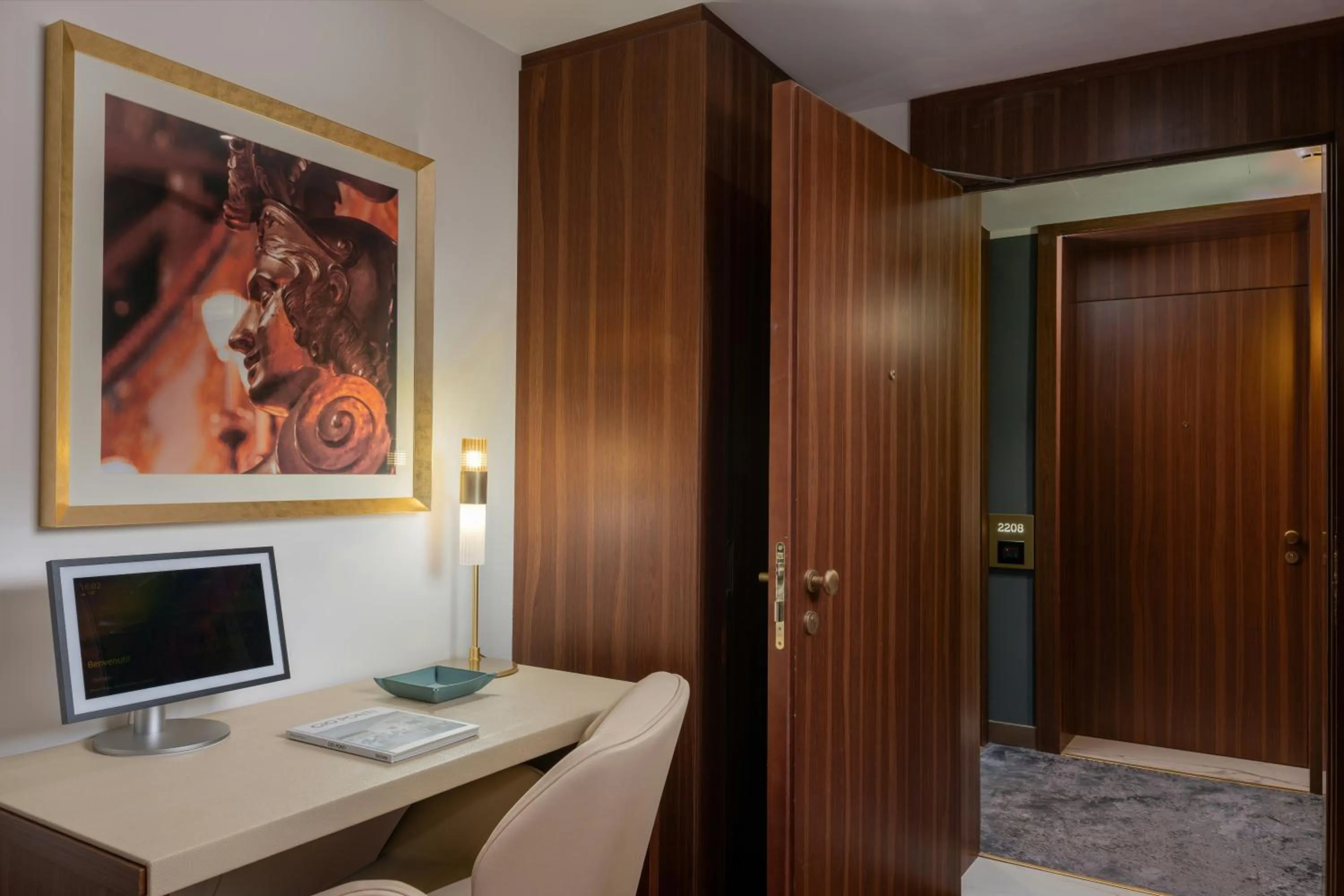 Photo of the whole room in Teatro Luxury Apartments Firenze - Starhotels Collezione