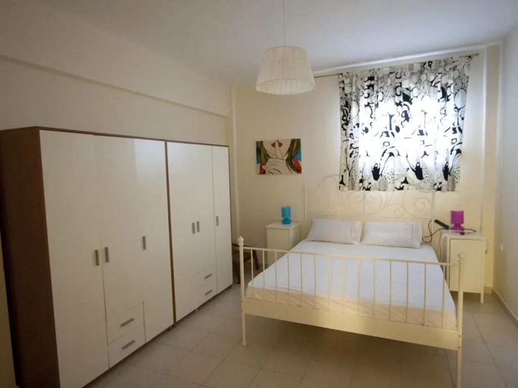 Day, Bed in Sea View House