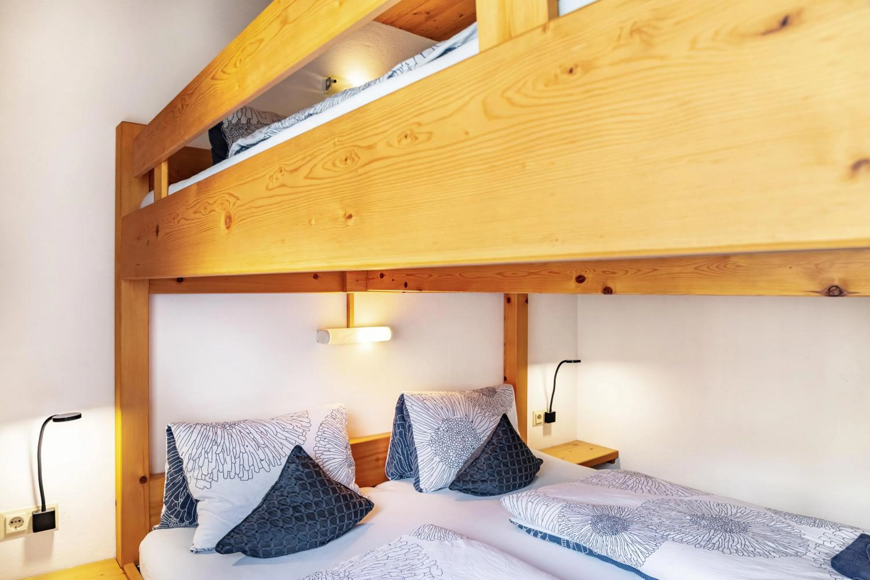 Property building, Bed in Studio Hochzillertal mit Sauna