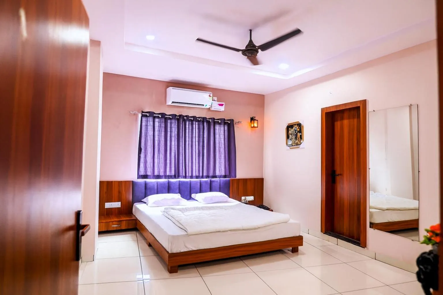 Bed in Hotel Dev Krishna Palace