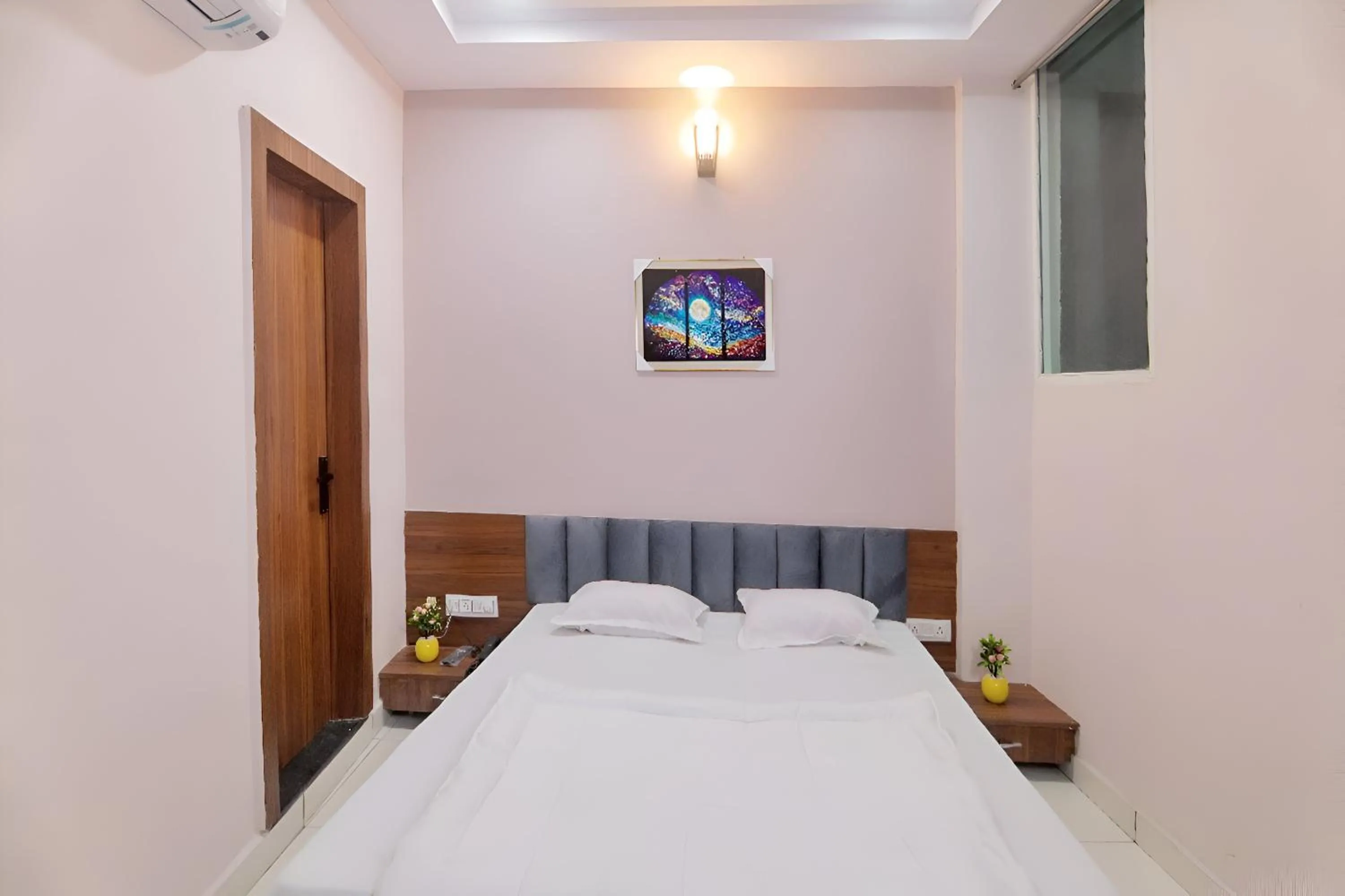 Bed in Hotel Dev Krishna Palace