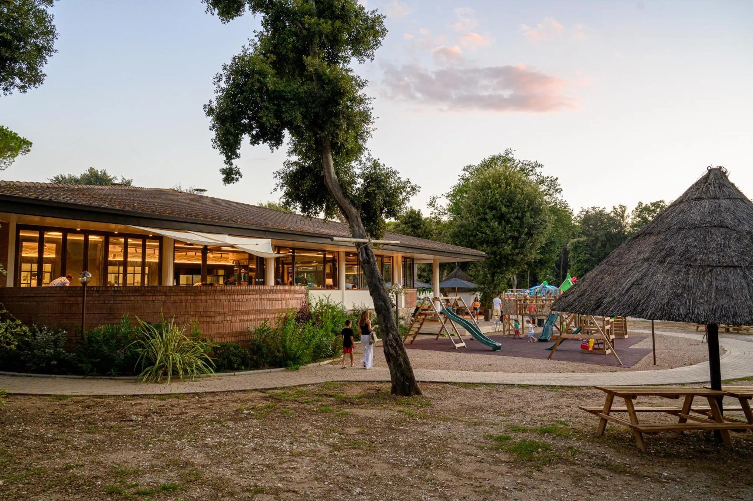 Restaurant/places to eat in Paradù EcoVillage & Resort