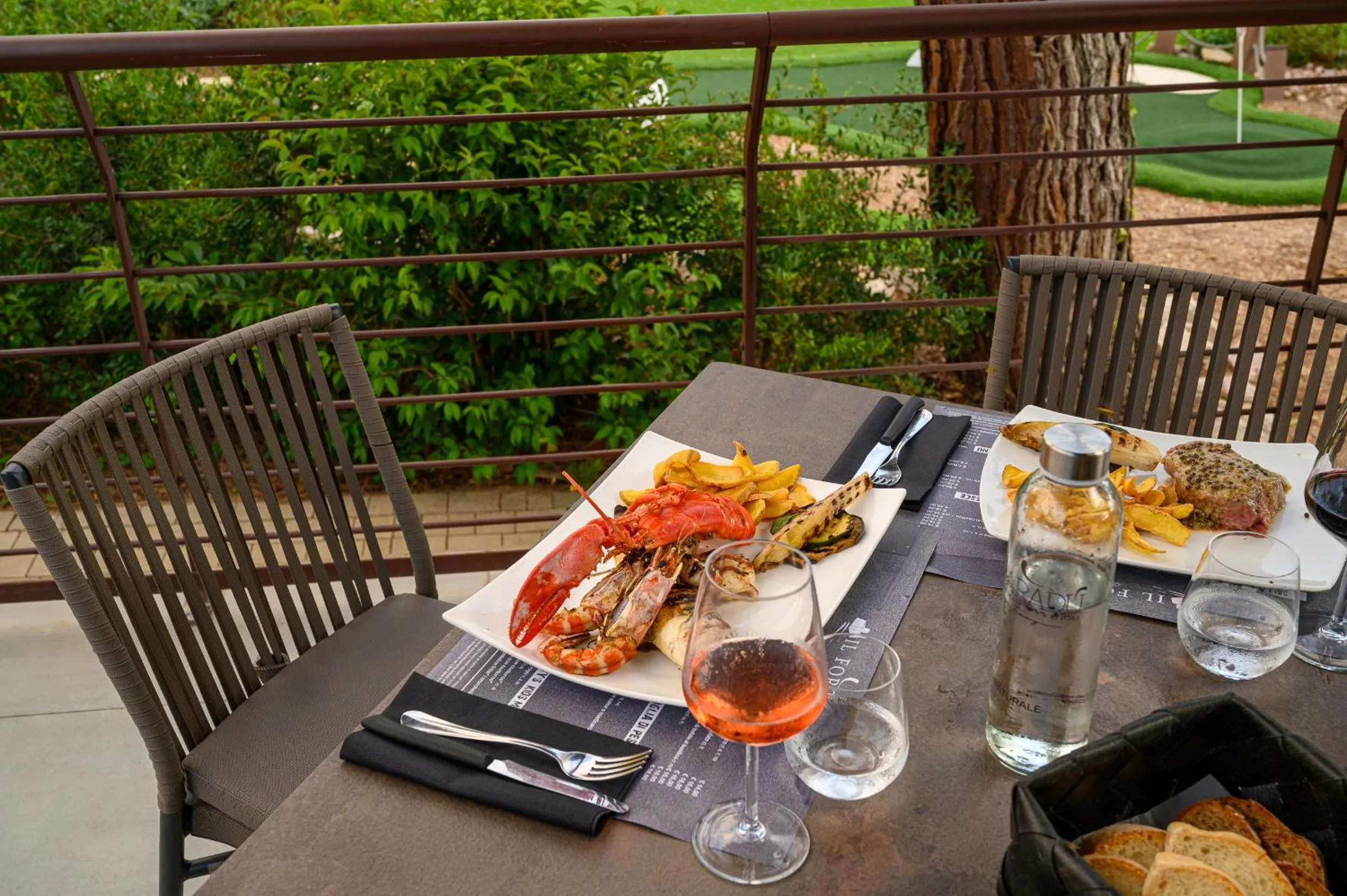 Restaurant/places to eat in Paradù EcoVillage & Resort