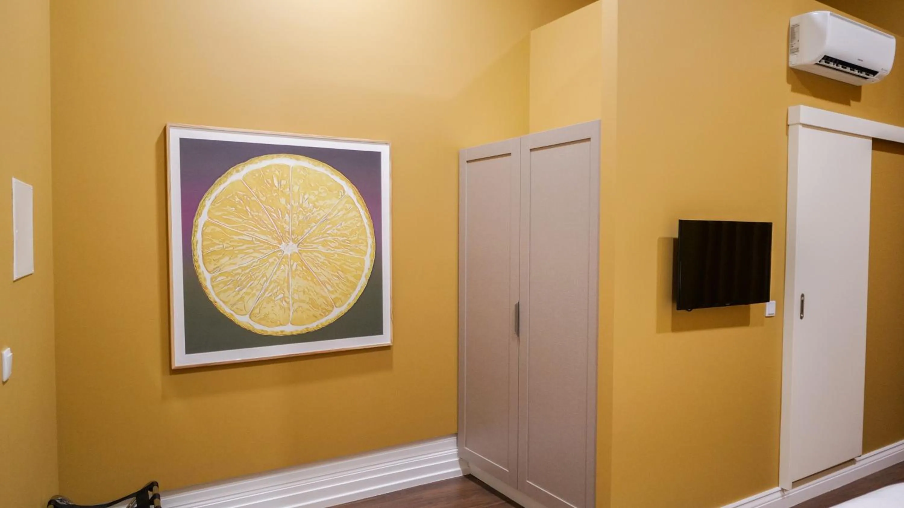 TV and multimedia in Charming House - O Mercado