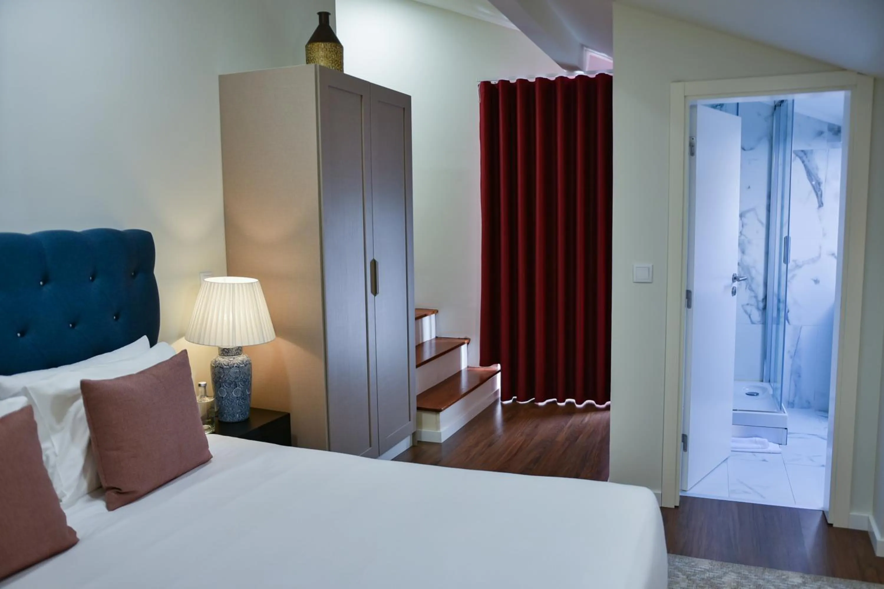 Bedroom, Bed in Charming House - O Mercado