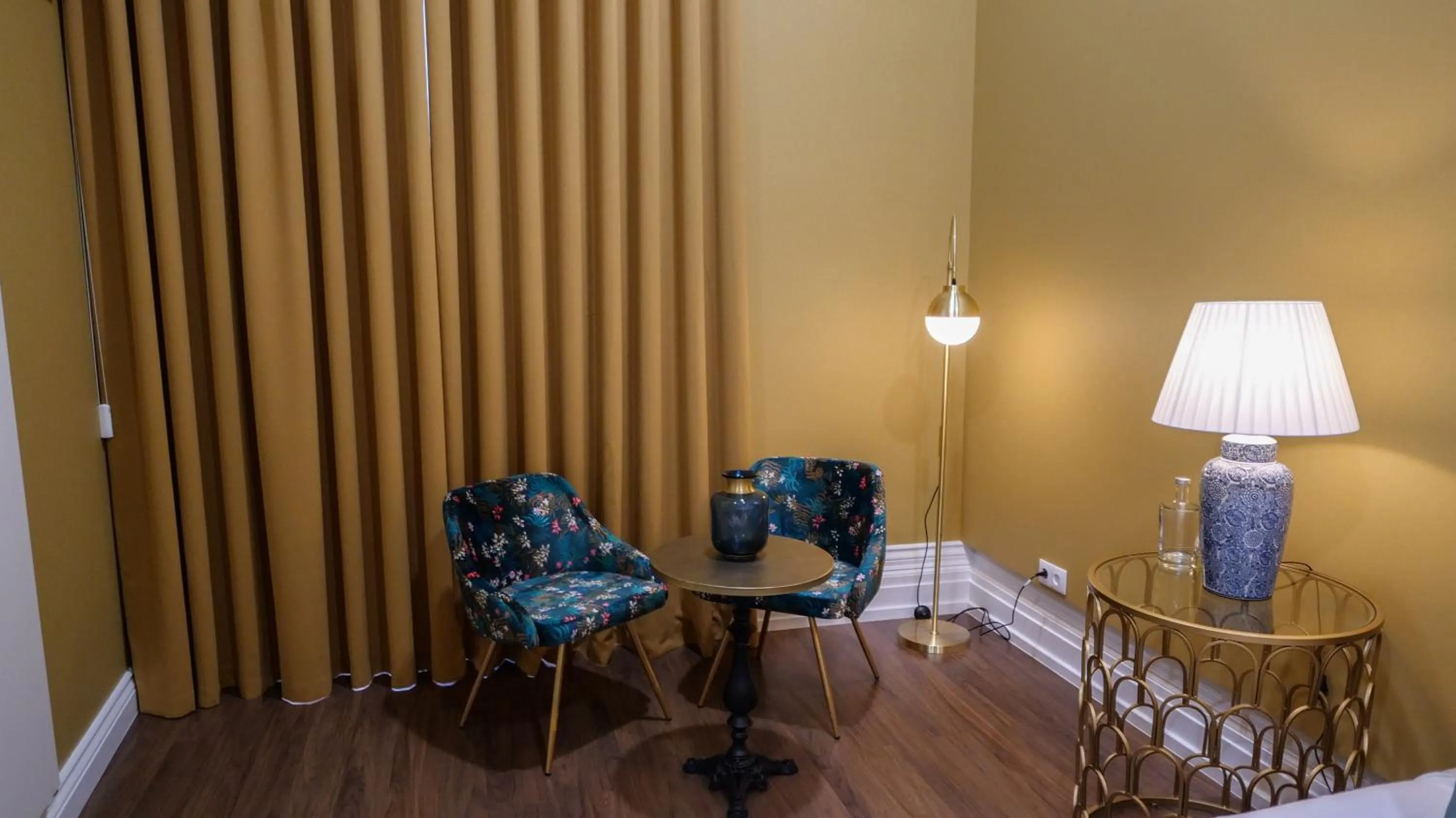 Photo of the whole room in Charming House - O Mercado