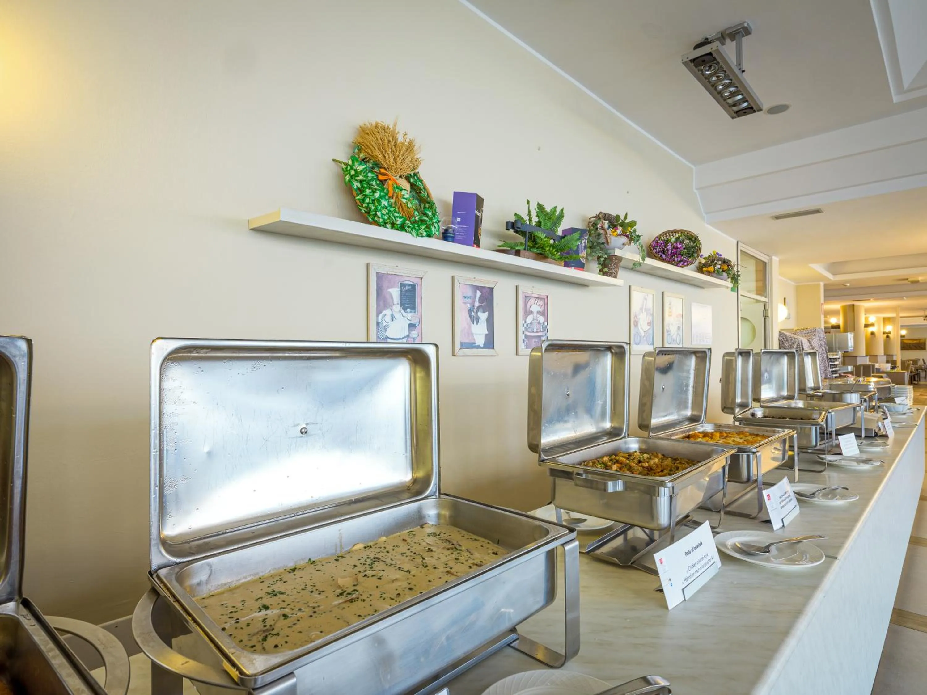 Restaurant/places to eat in Hotel Cristina