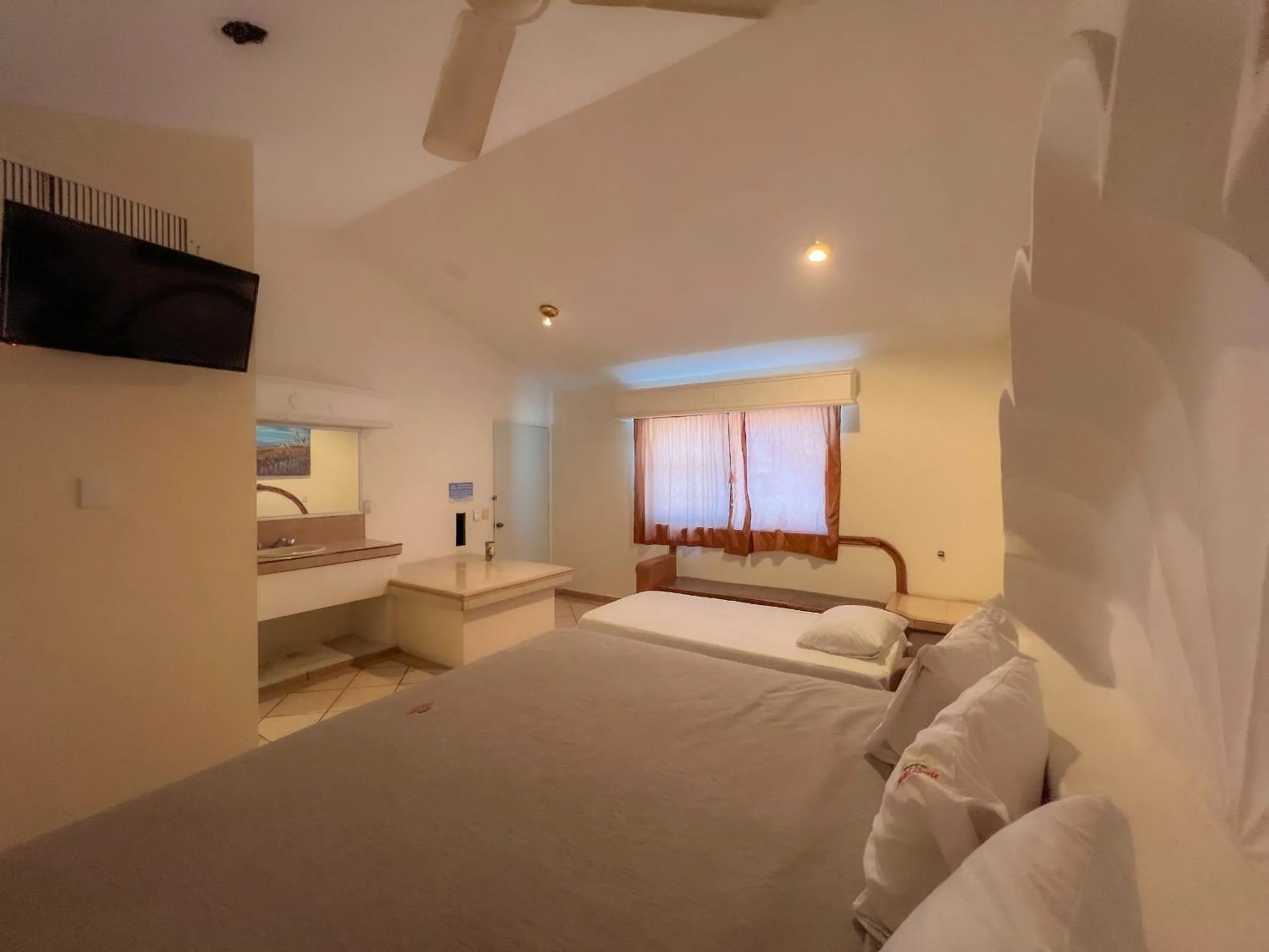 Property building, Bed in Hotel Oasis