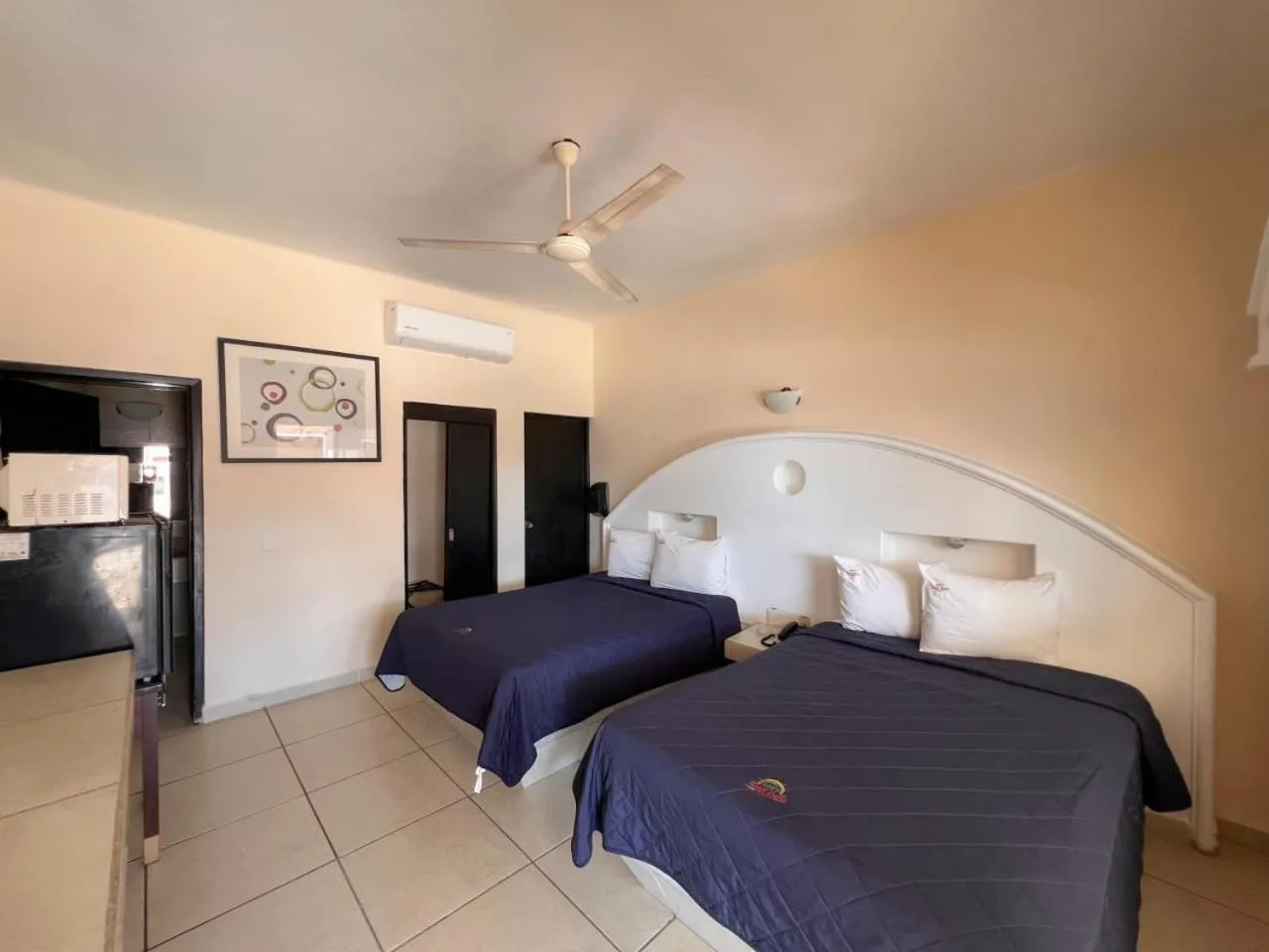 Bedroom, Bed in Hotel Oasis