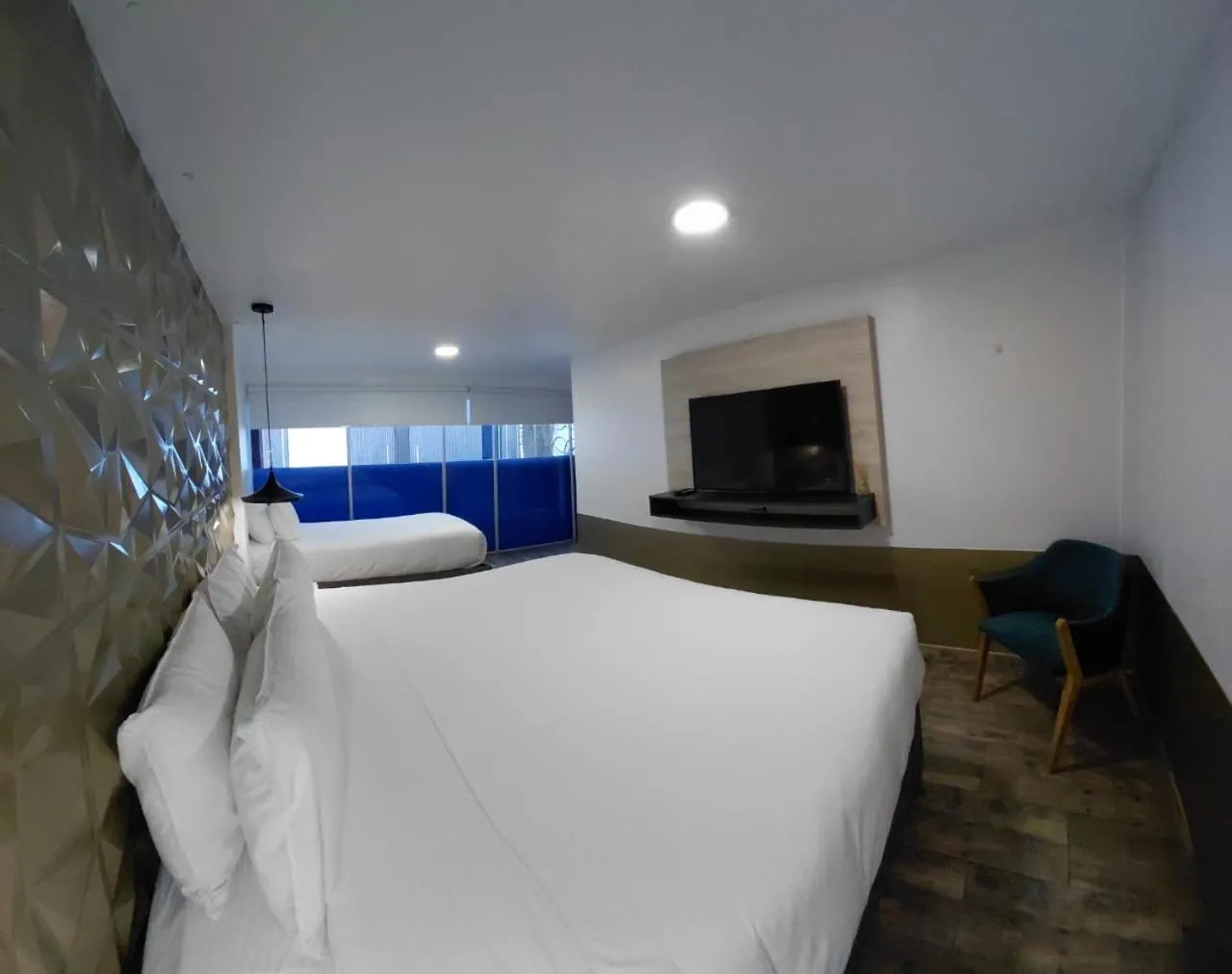 Photo of the whole room, Bed in Hotel American Visa Normandia