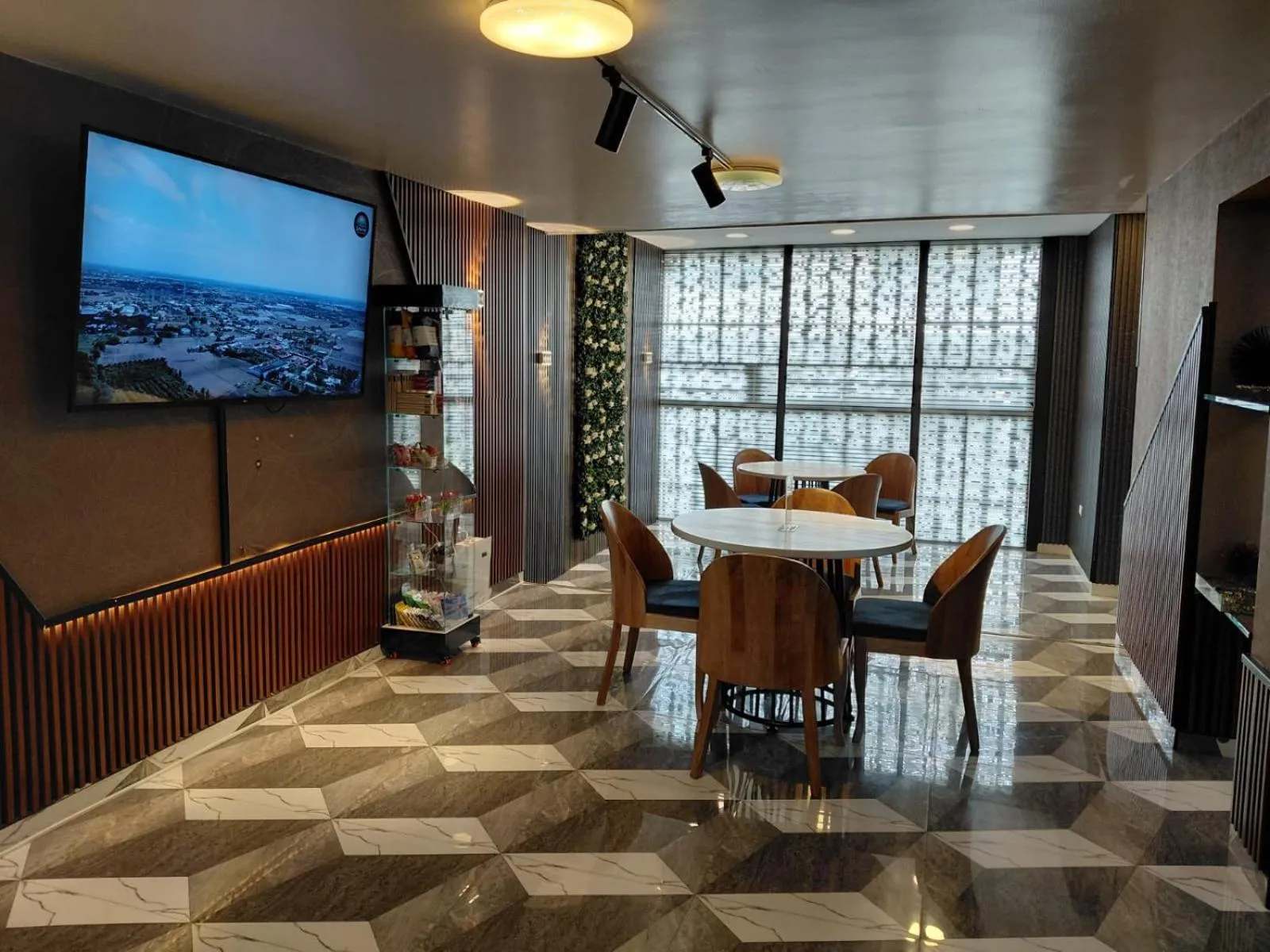 Restaurant/places to eat in Hotel American Visa Normandia