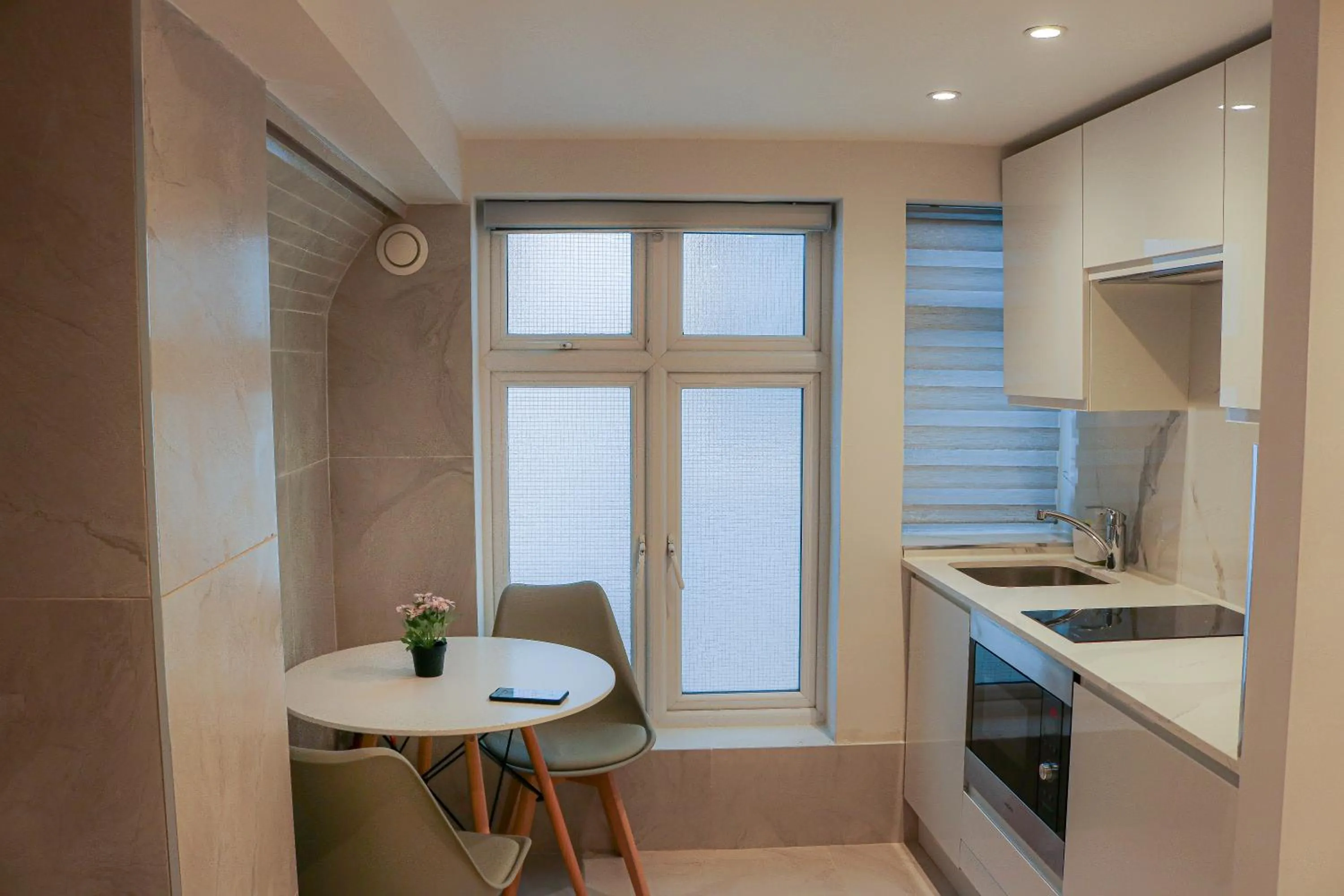 Kitchen or kitchenette in Imperial Court Studios