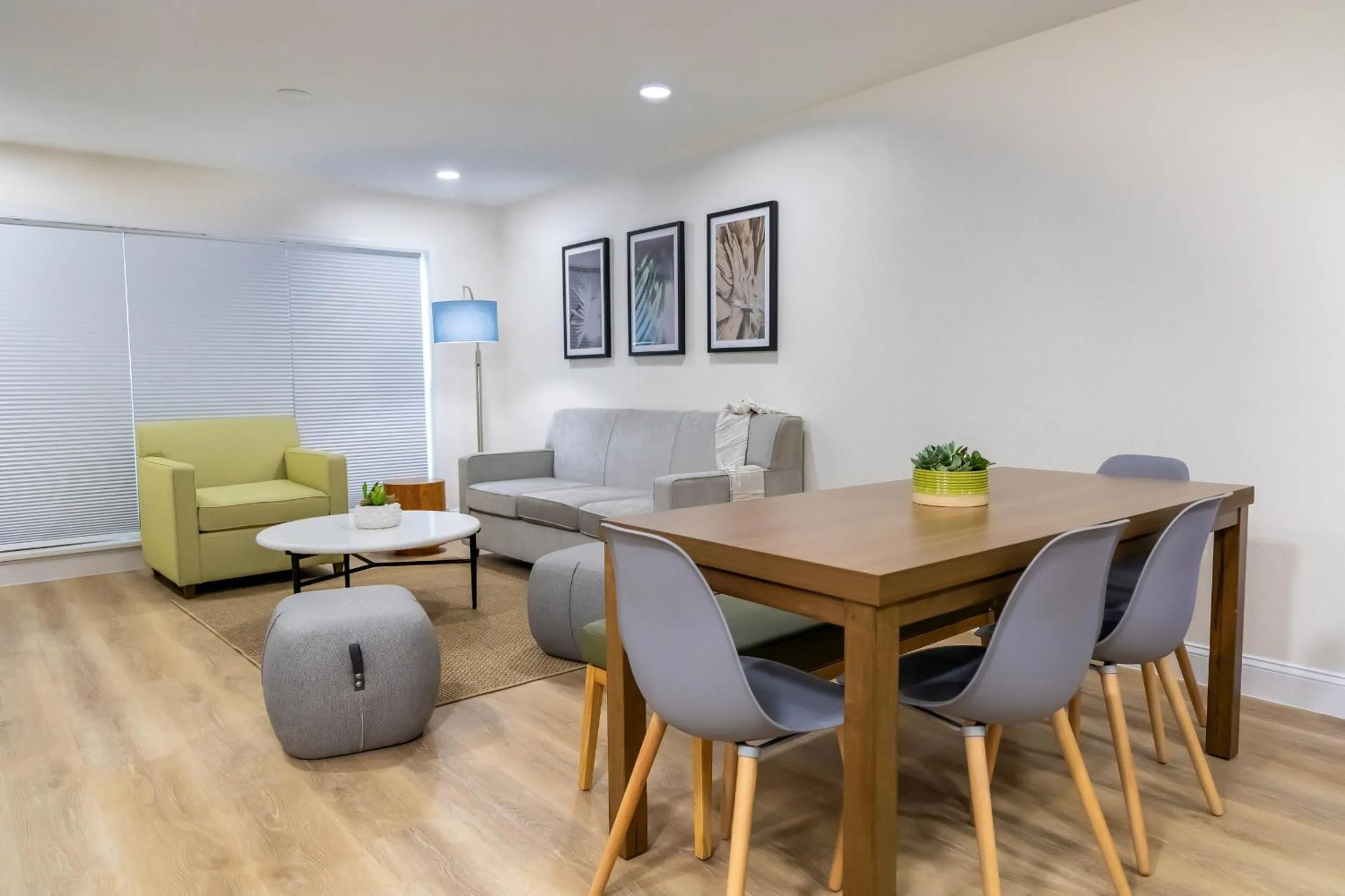 Dining area in The Fold Hotels Orlando