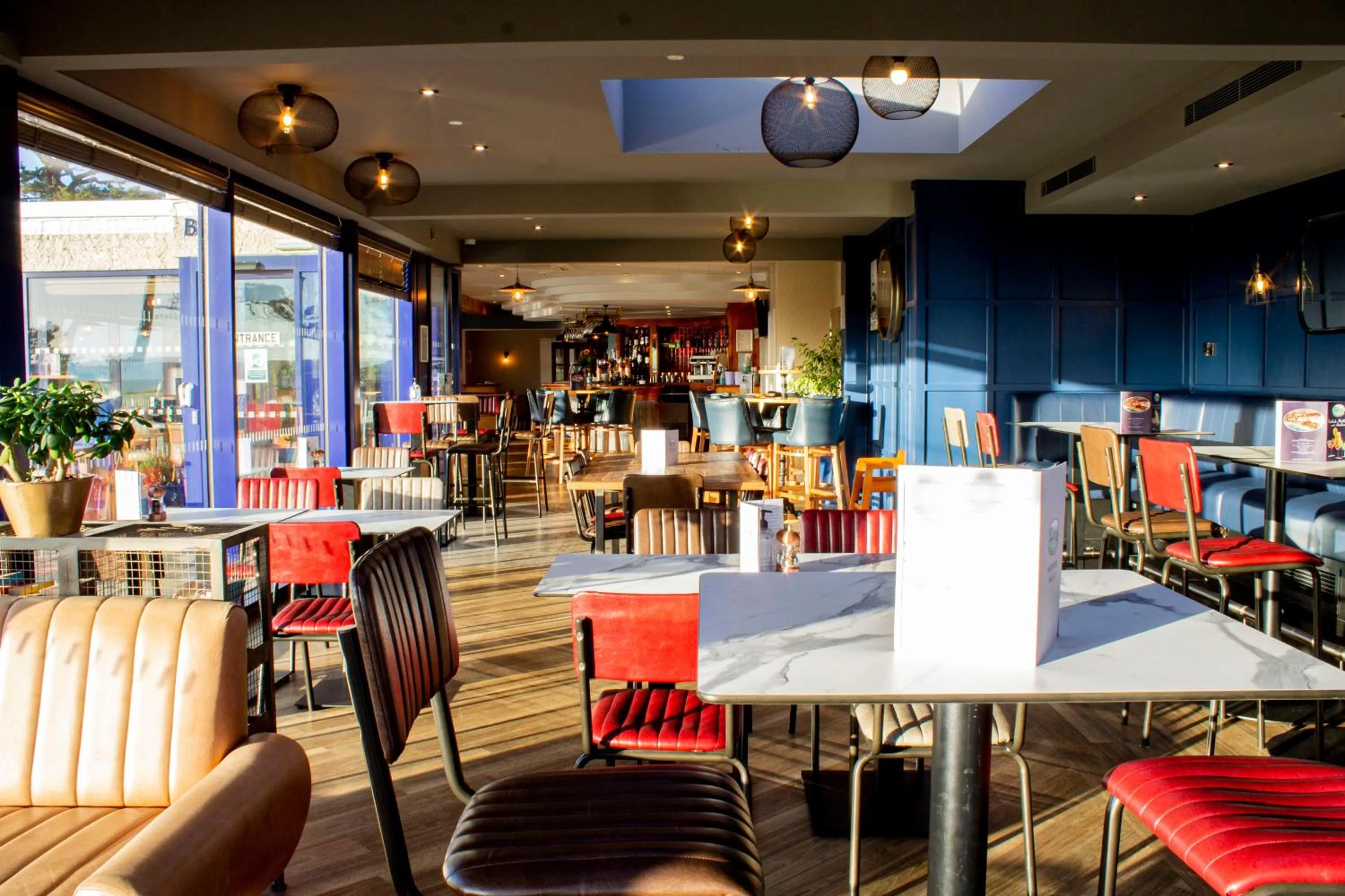 Restaurant/places to eat in Gwesty Gadlys Hotel