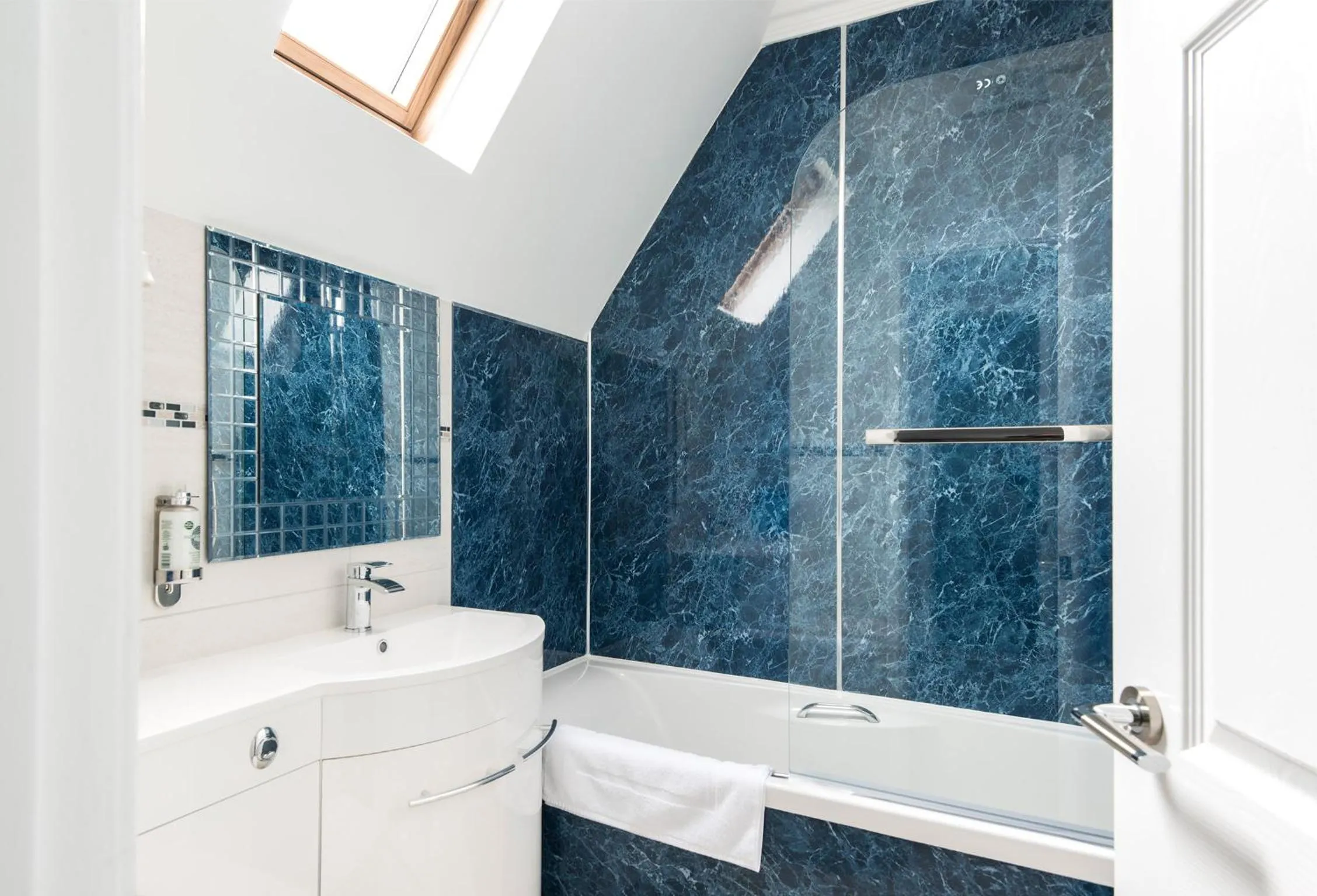 Bathroom in Gwesty Gadlys Hotel