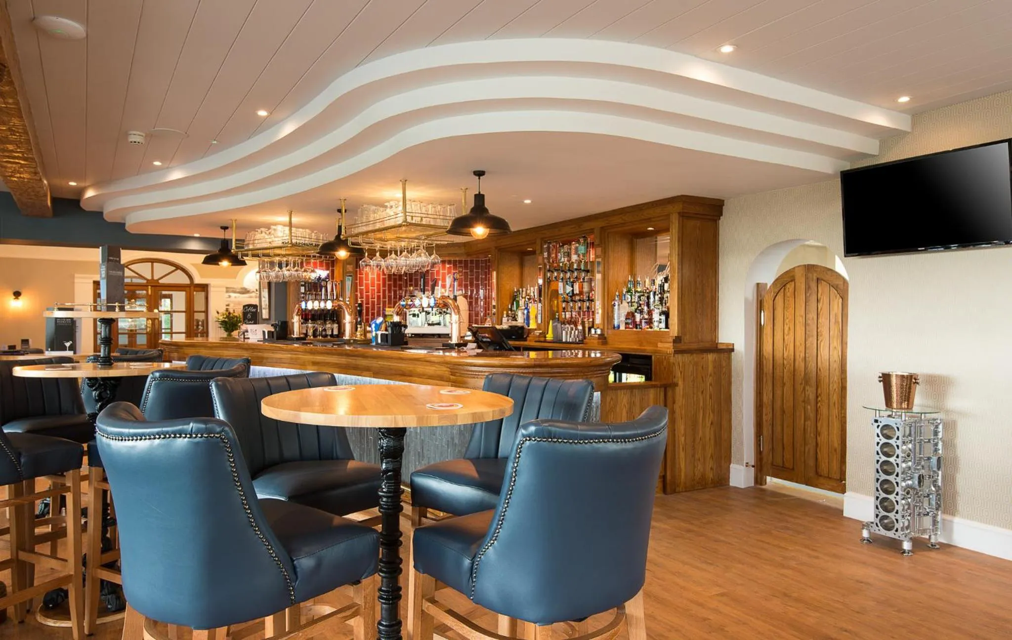 Lounge or bar in Gwesty Gadlys Hotel