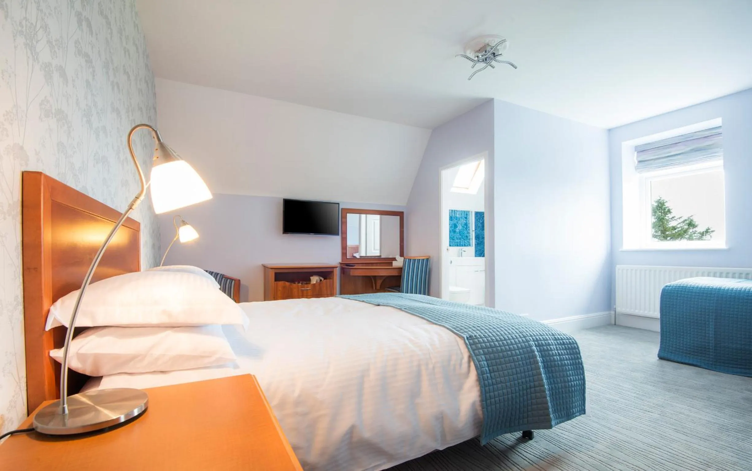 Bed in Gwesty Gadlys Hotel