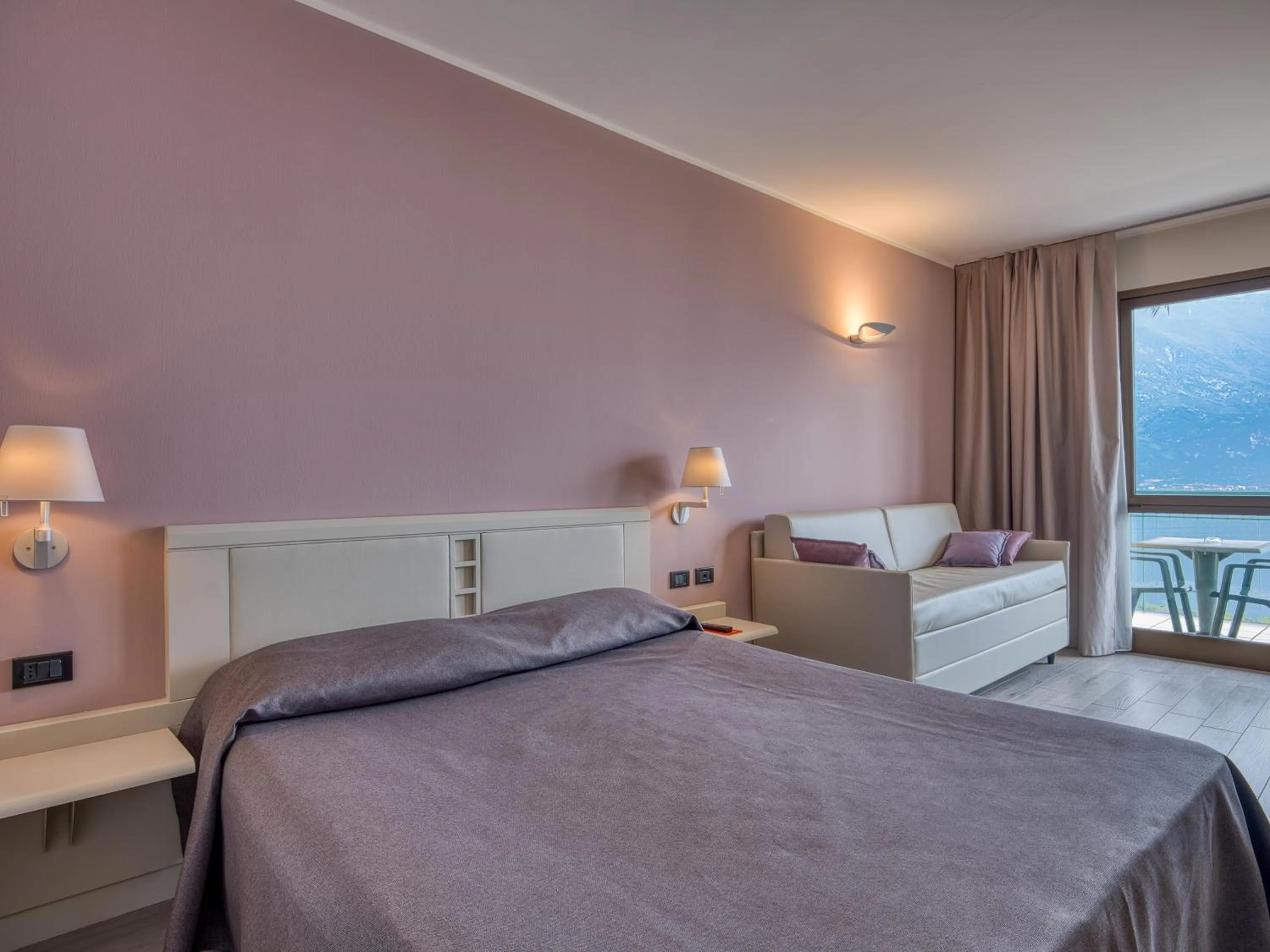 View (from property/room), Bed in Hotel San Pietro