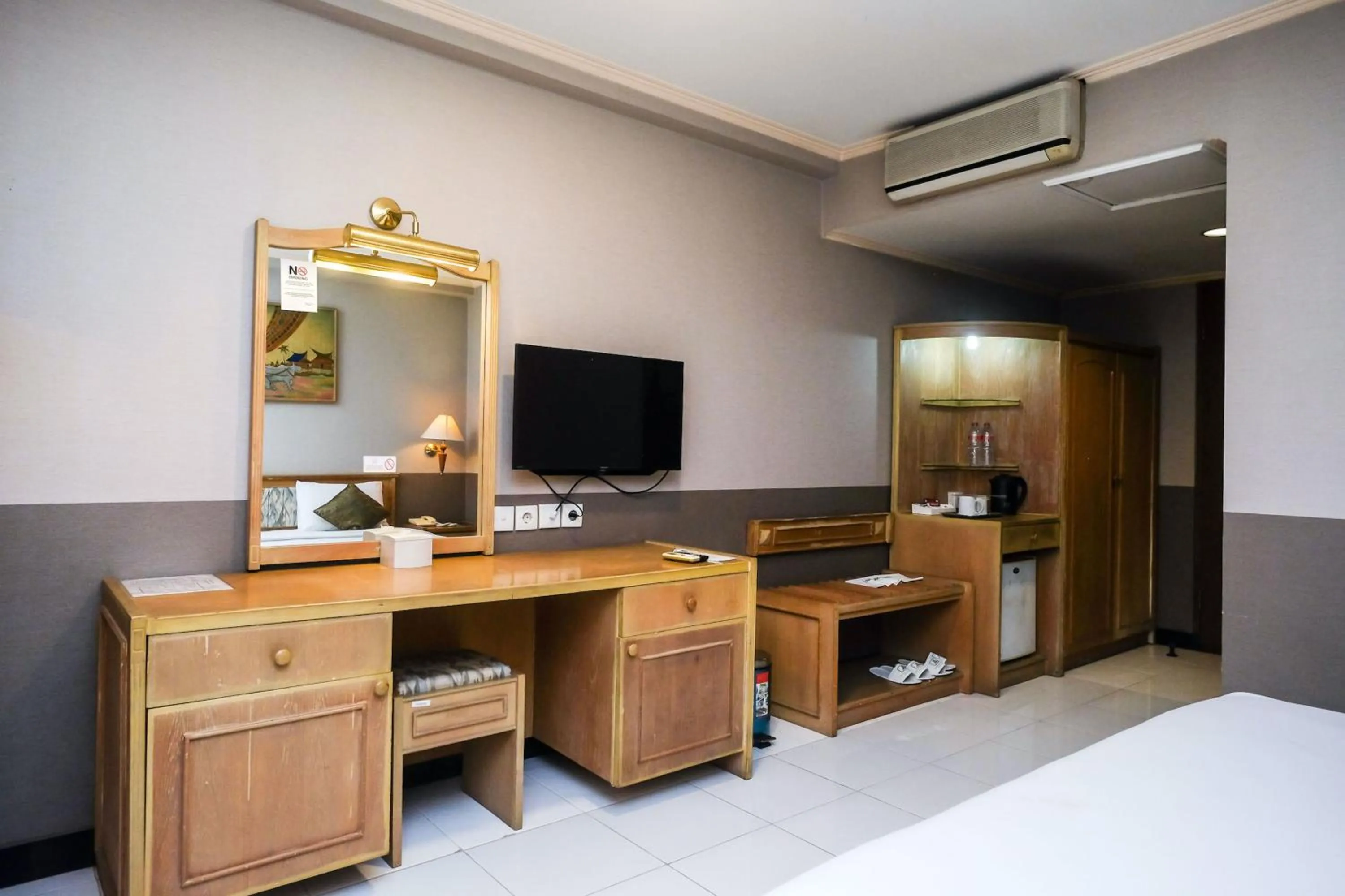 Bed in Hotel Surya Asia