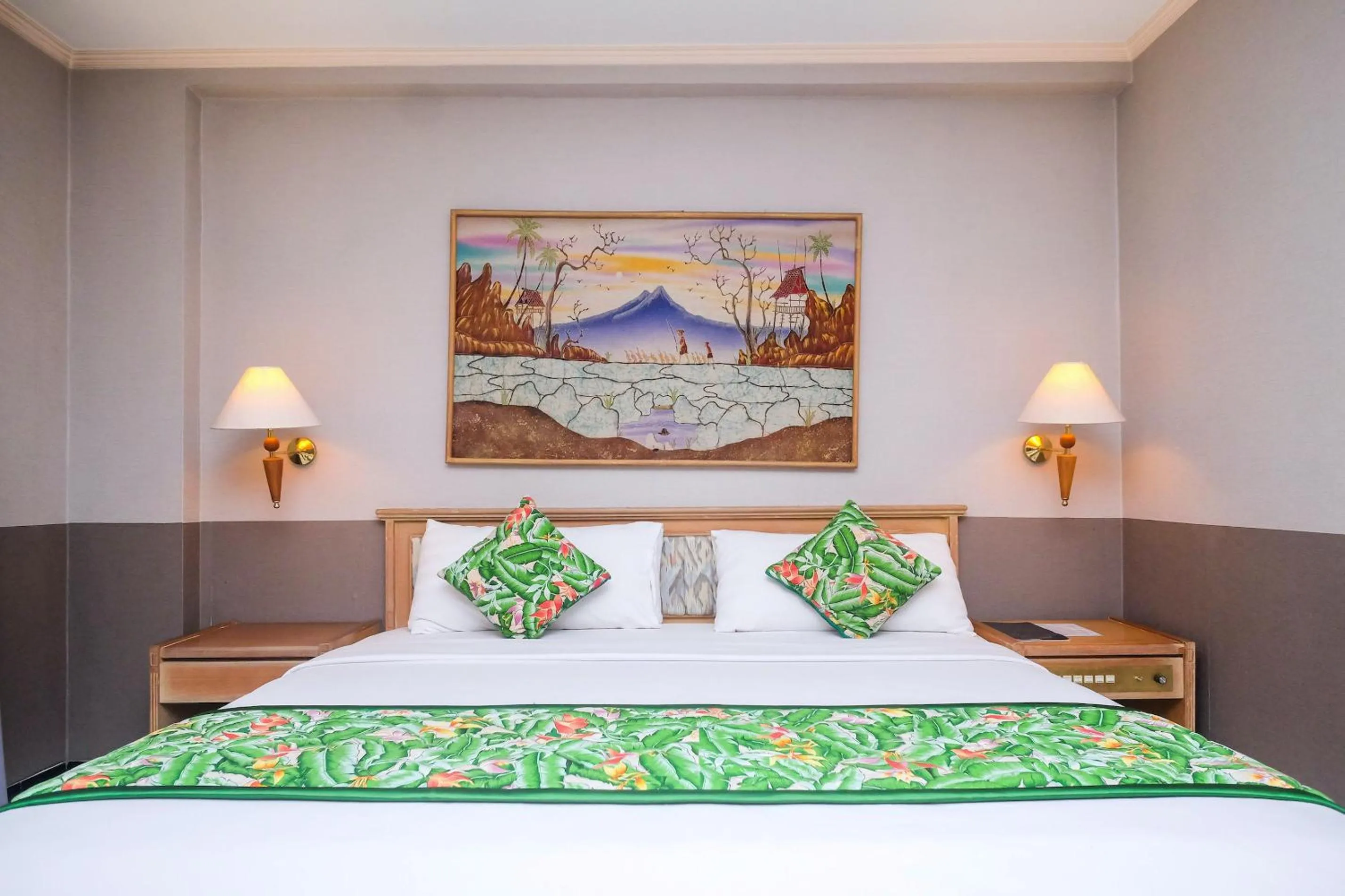 Bed in Hotel Surya Asia