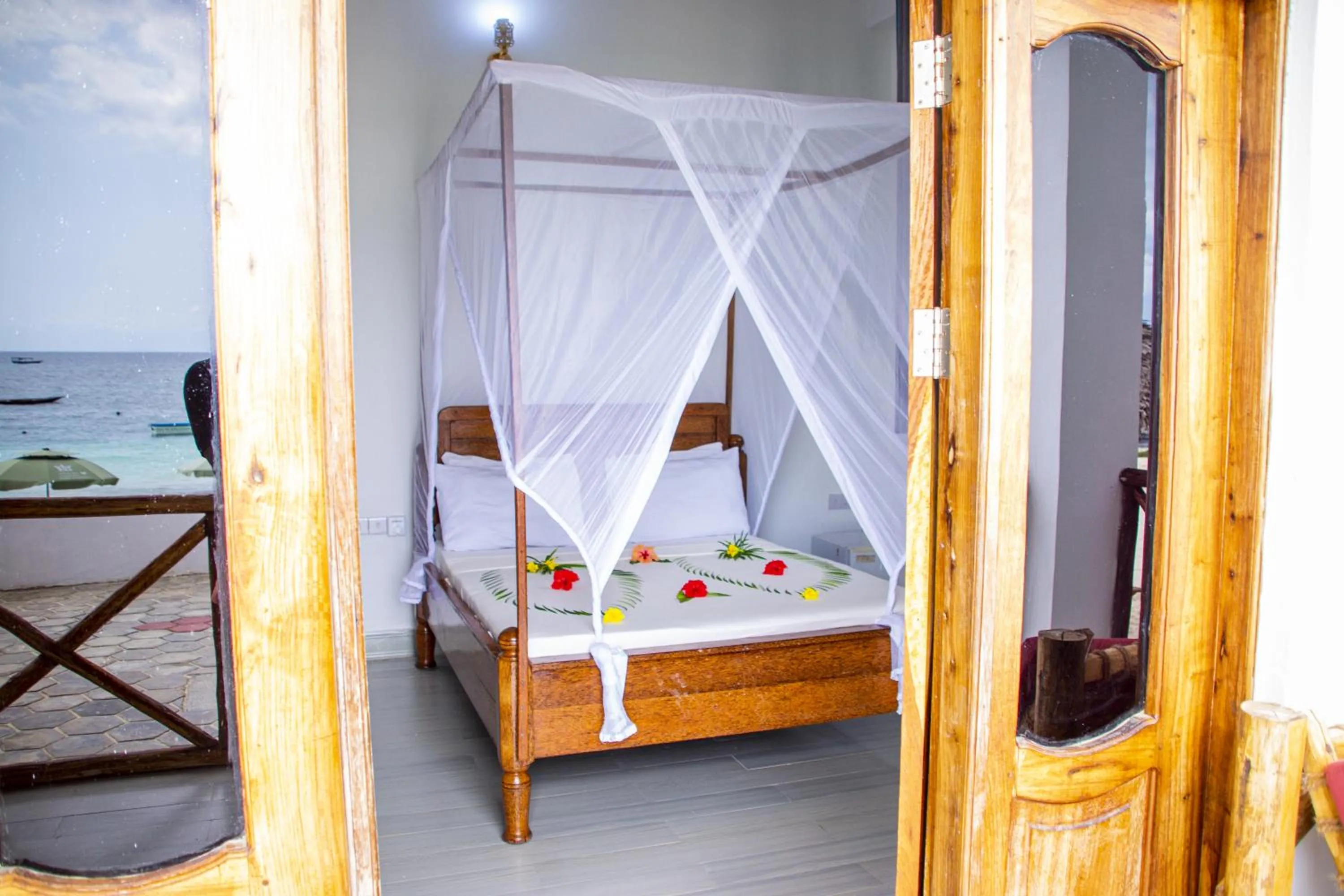 Sea view, Bed in Amazing Beach Hotel Zanzibar