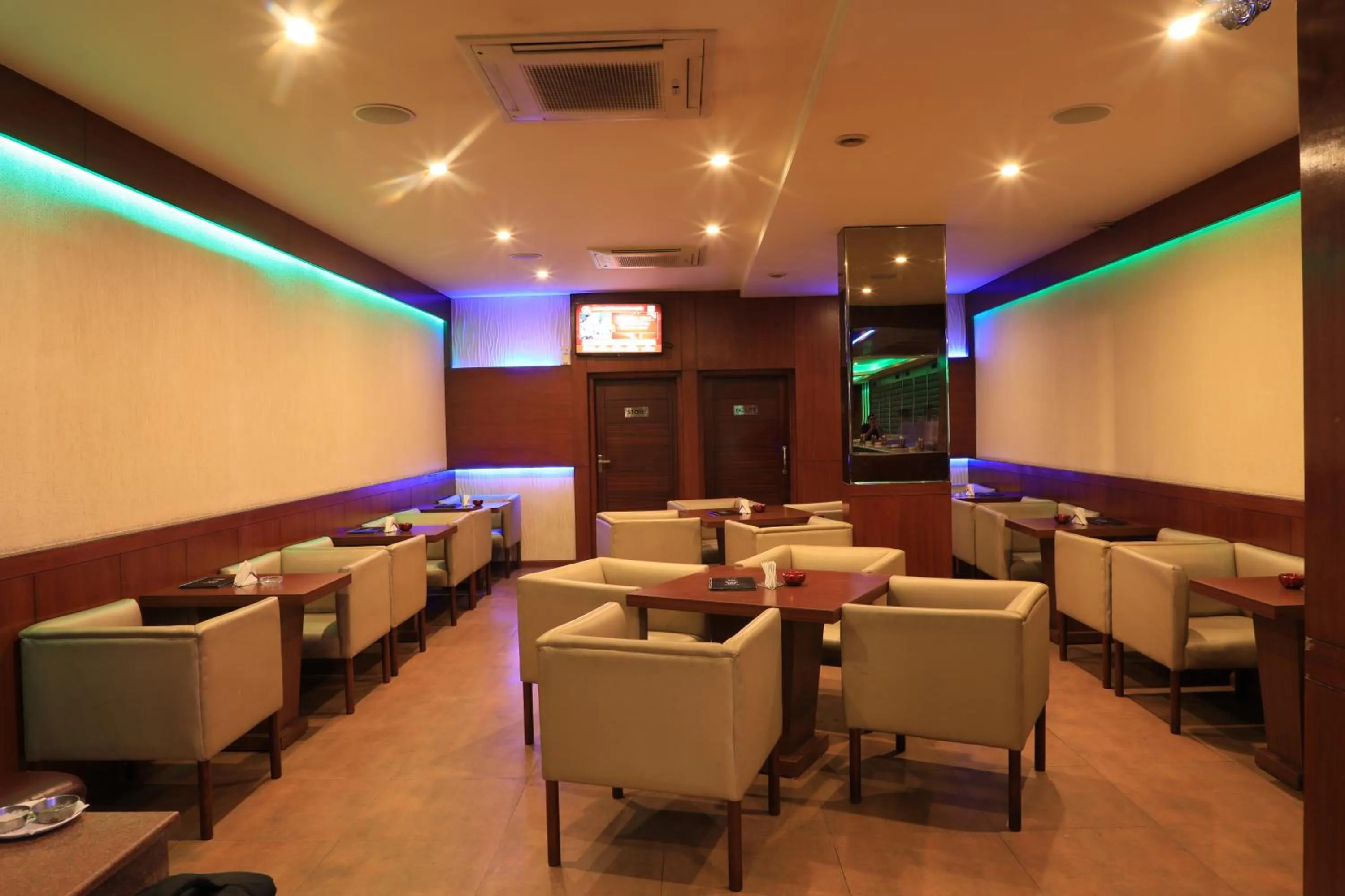 Restaurant/places to eat in Cosmos Raj Plaza Jaipur