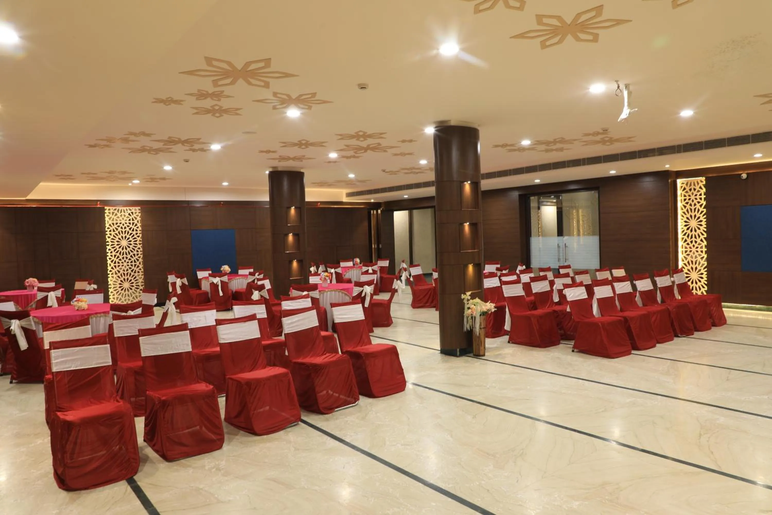 Banquet/Function facilities in Cosmos Raj Plaza Jaipur