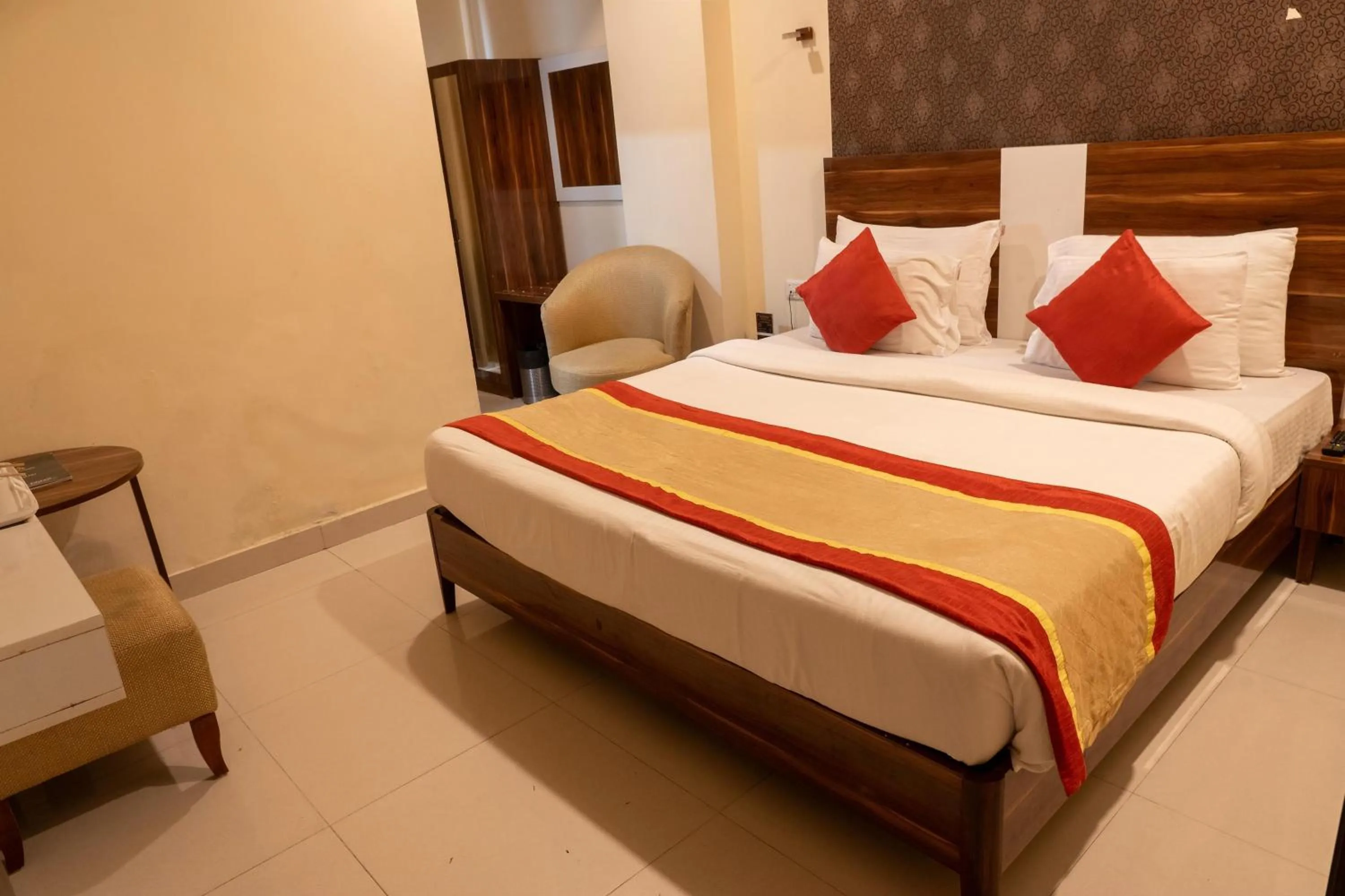 Bedroom, Bed in Cosmos Raj Plaza Jaipur