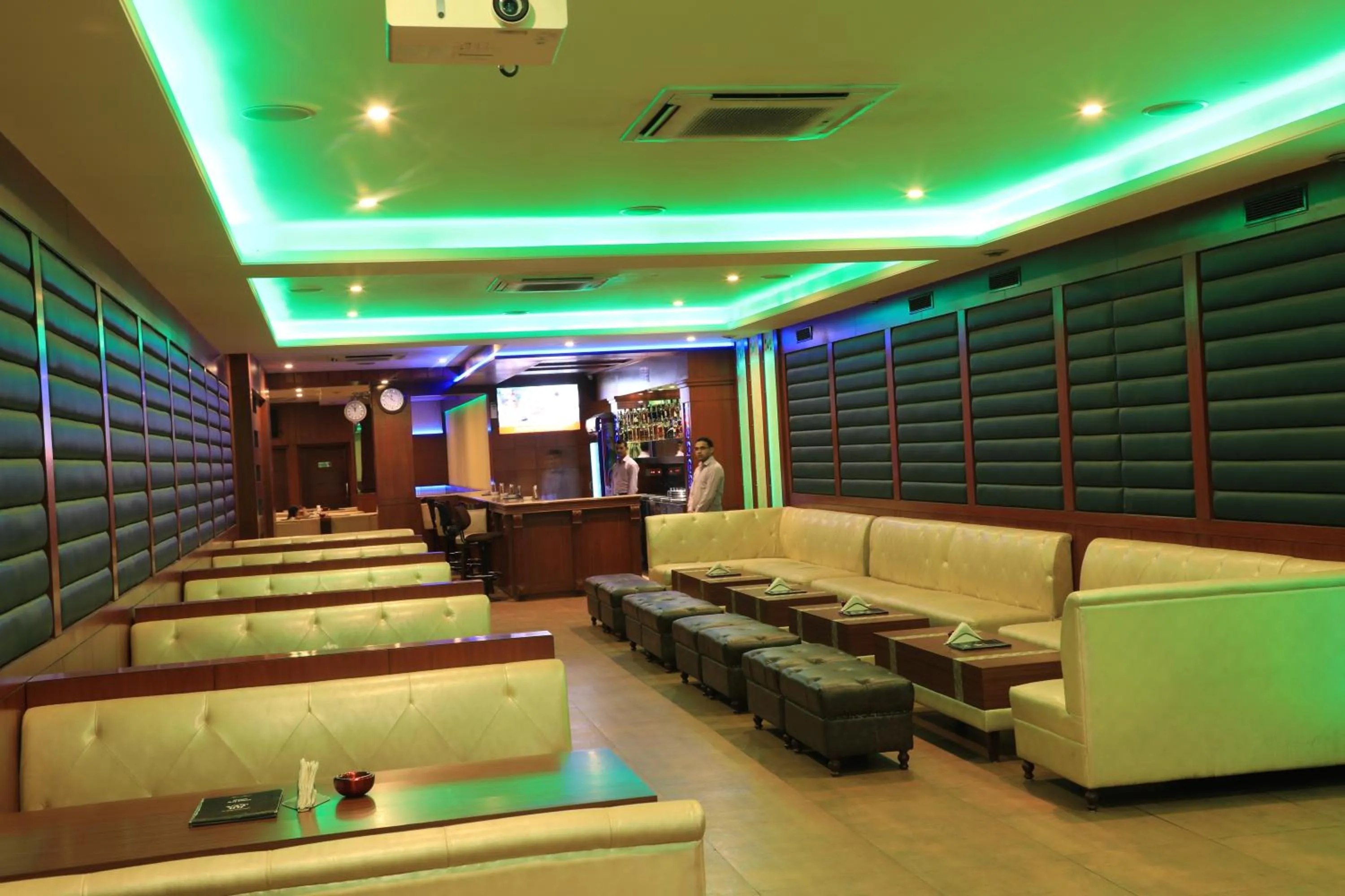 Lounge or bar in Cosmos Raj Plaza Jaipur