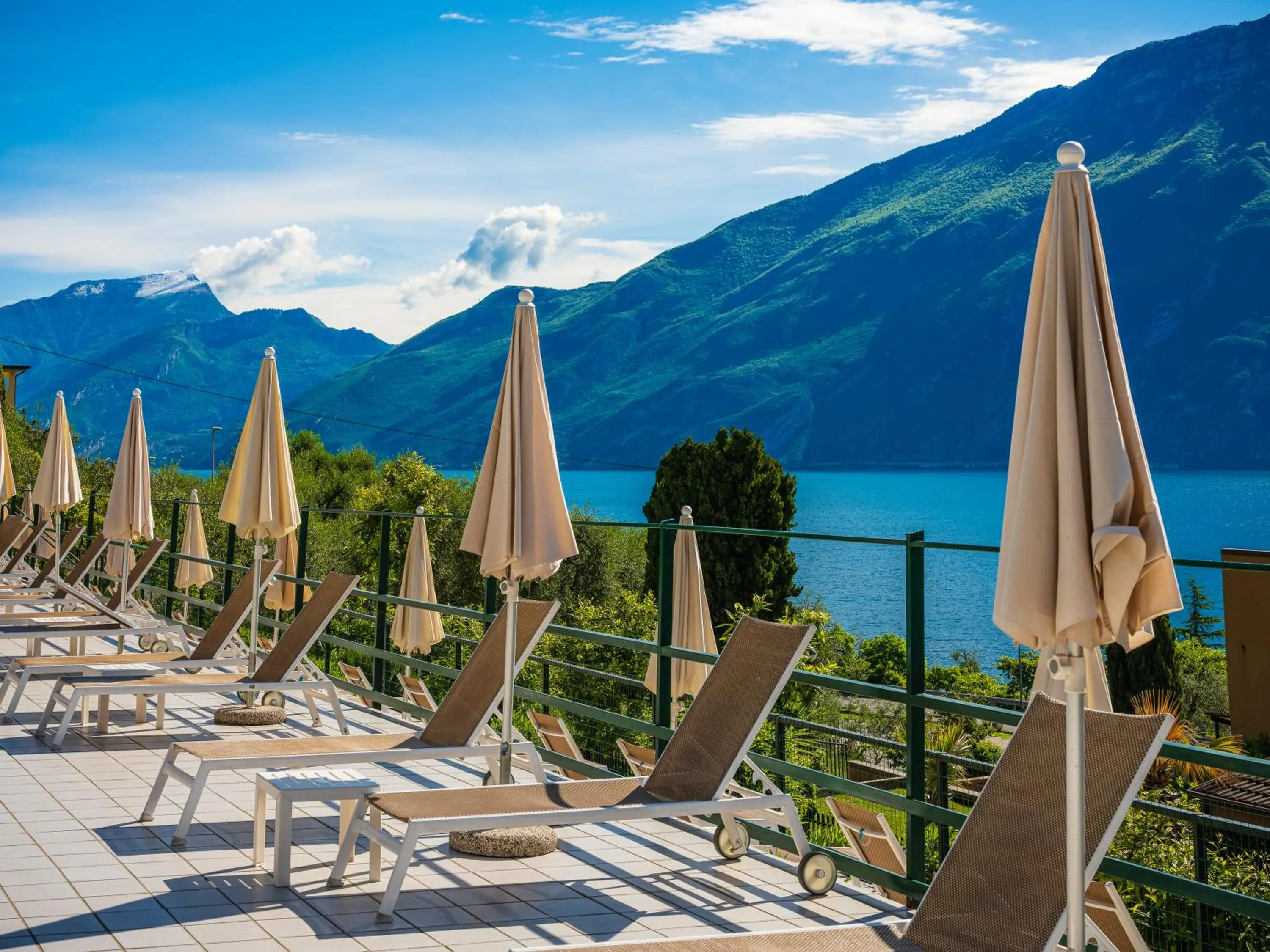 Pool view in Hotel Leonardo Da Vinci