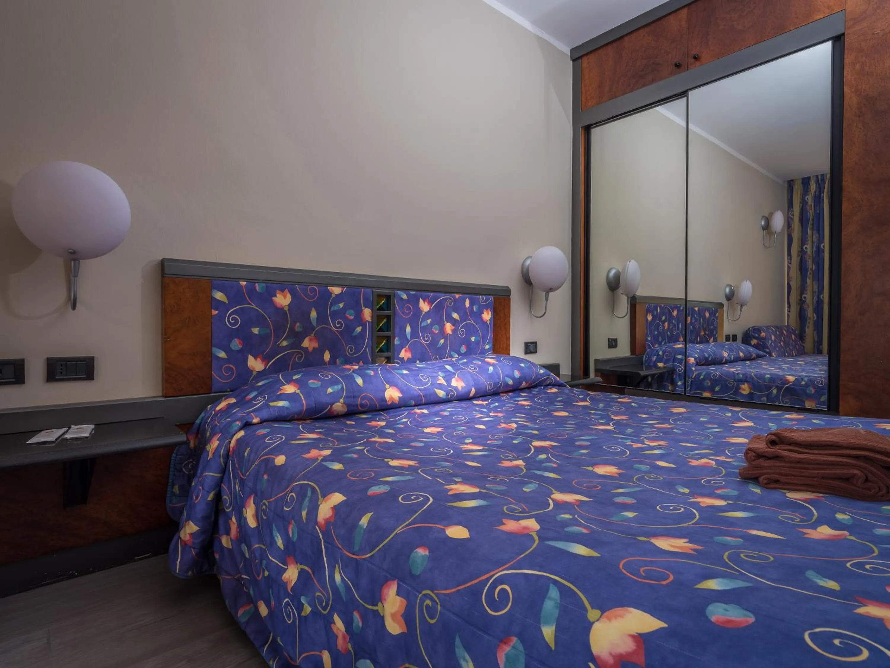 Bedroom, Bed in Hotel Leonardo Da Vinci