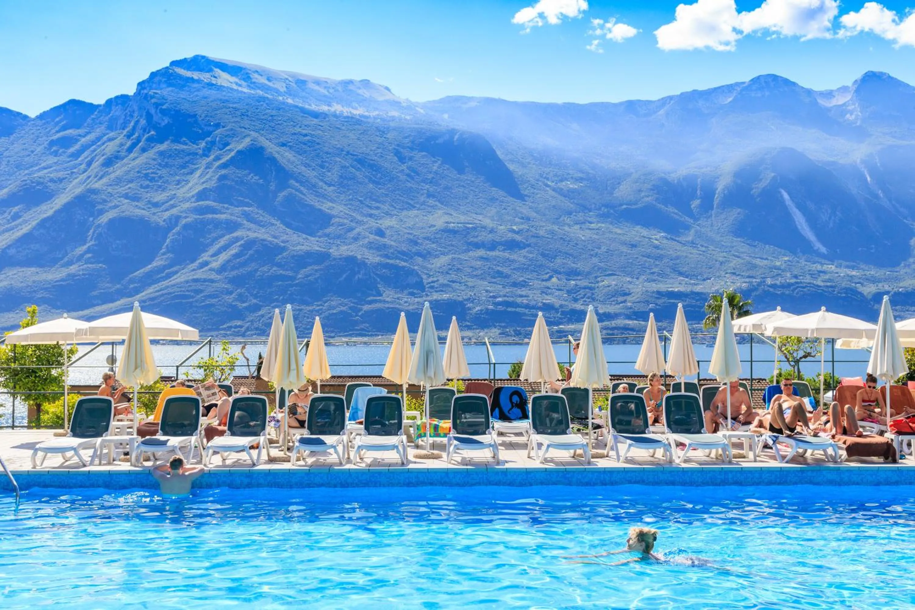 Swimming pool in Hotel Leonardo Da Vinci