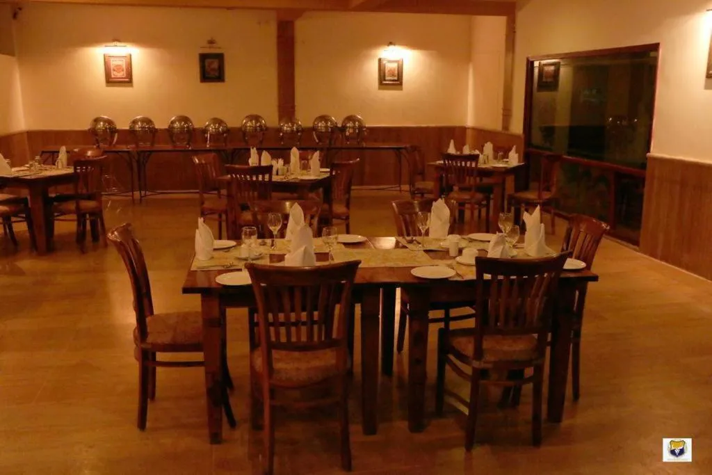 Restaurant/places to eat in Deoki niwas palace