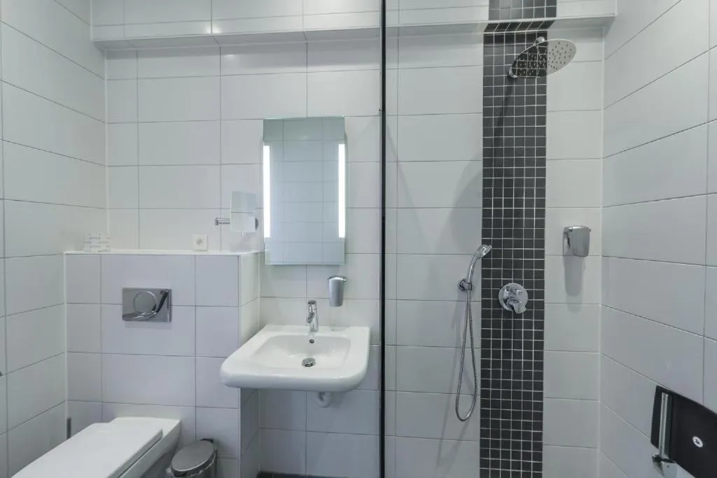 Shower in Hotel De Boskar Pelt